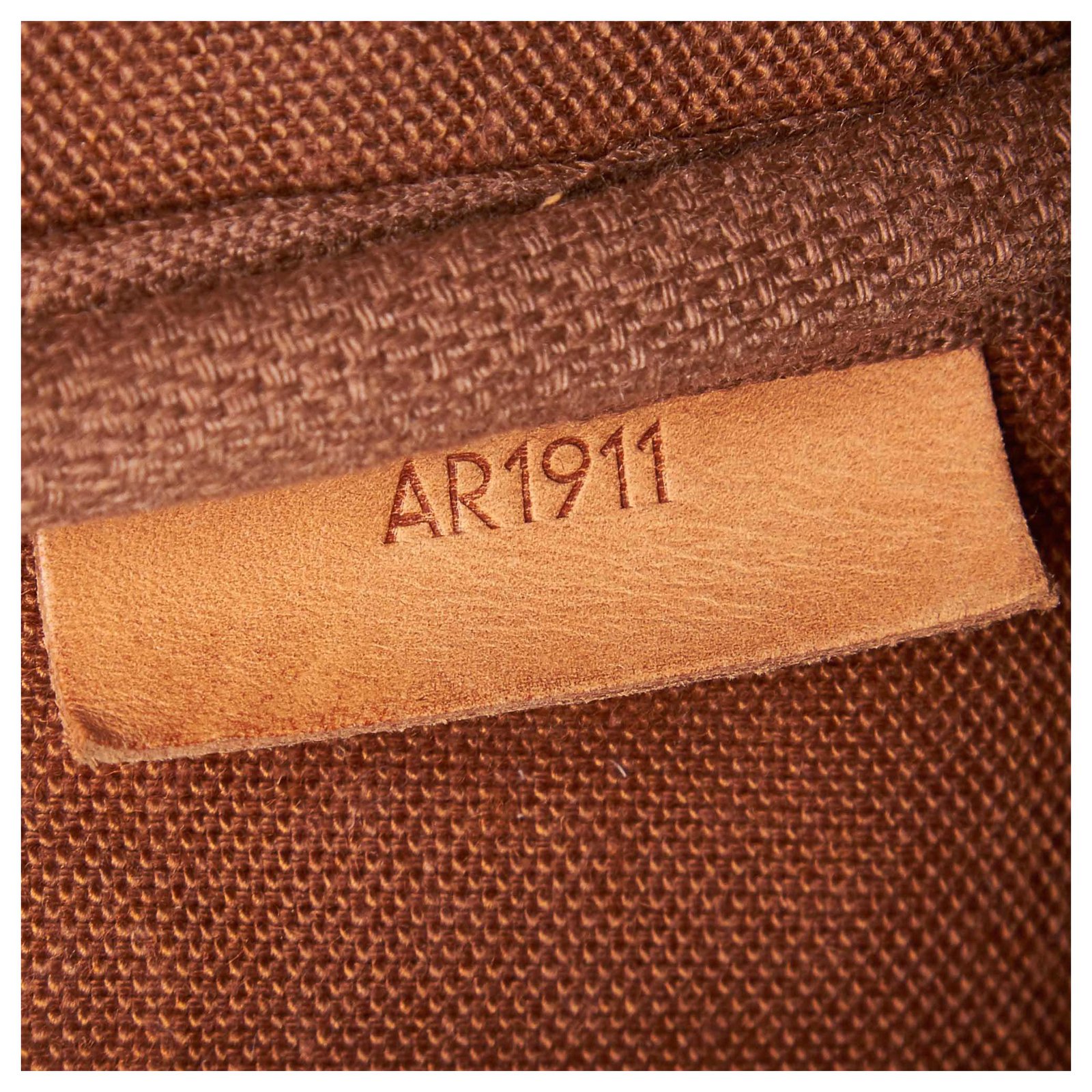 Louis Vuitton Monogram Sac Gibeciere MM Brown Leather Cloth ref.116082 -  Joli Closet