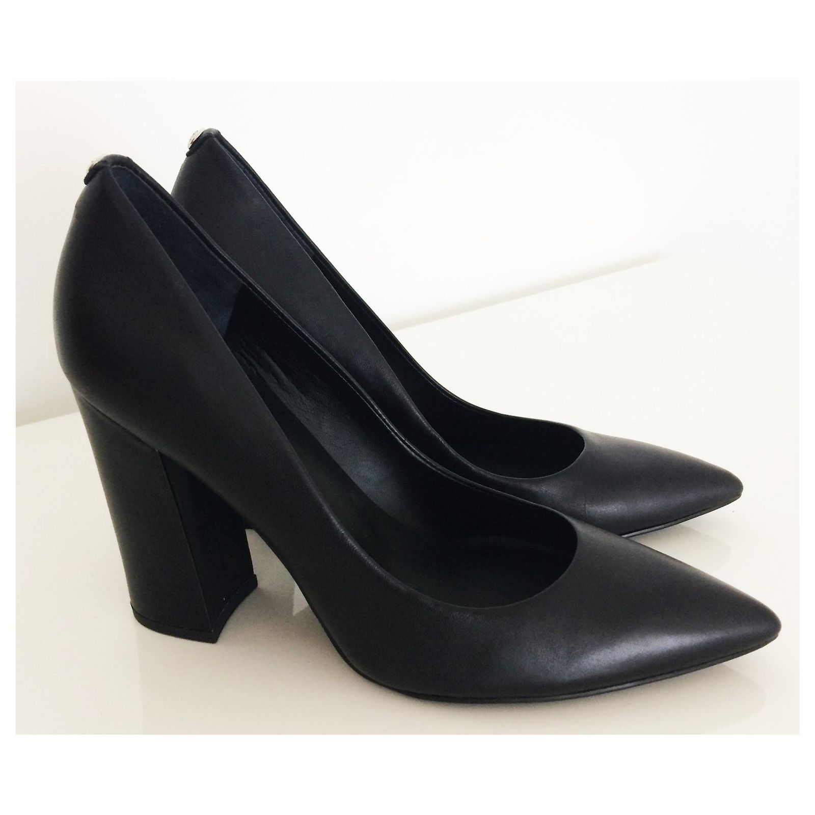 Mules Guess à Talons En Cuir Noir - Taille 38, Talon 10.5 Cm, Occasion En Très Bon état