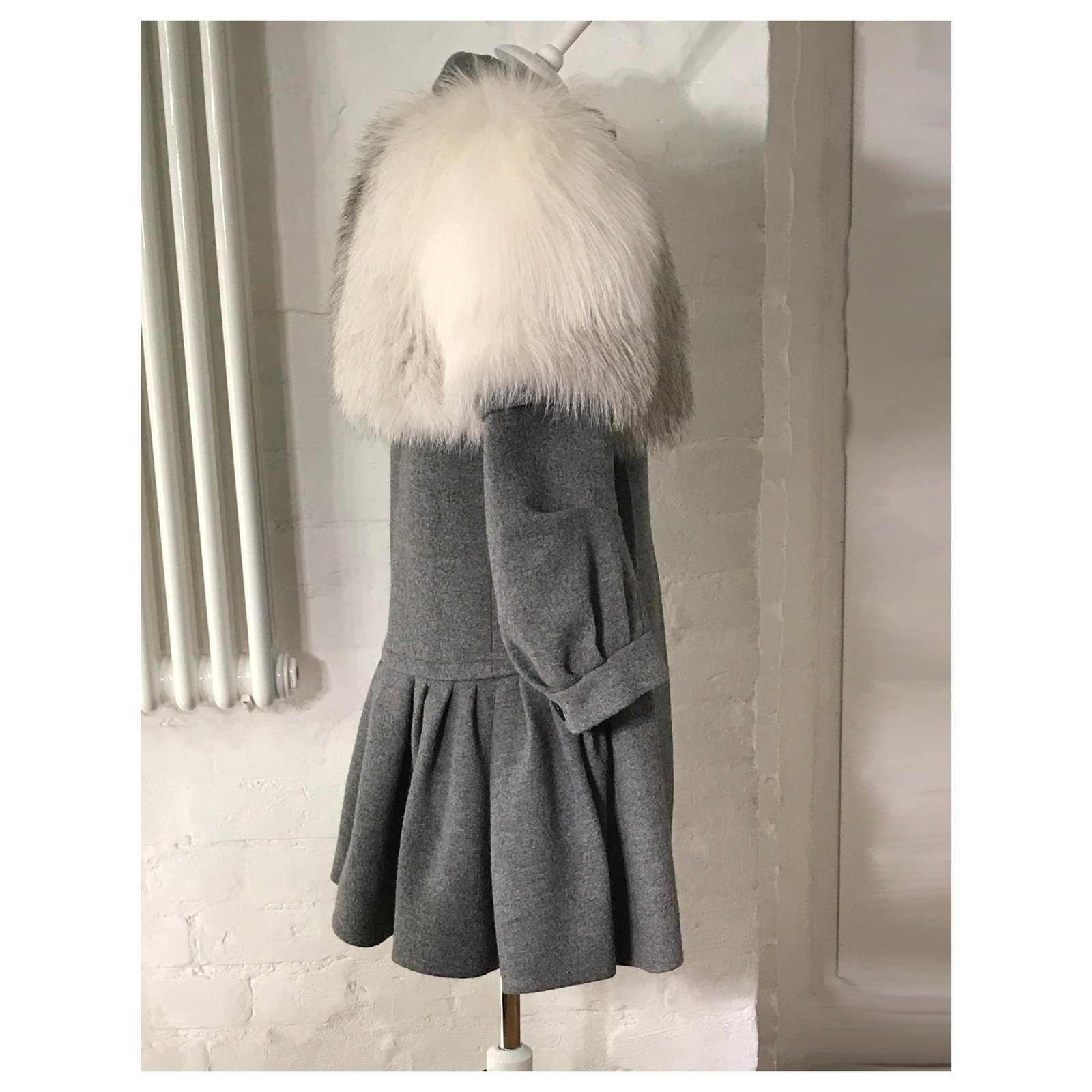 Louis Vuitton Wool coat white Fox fur capelet Grey ref.117120