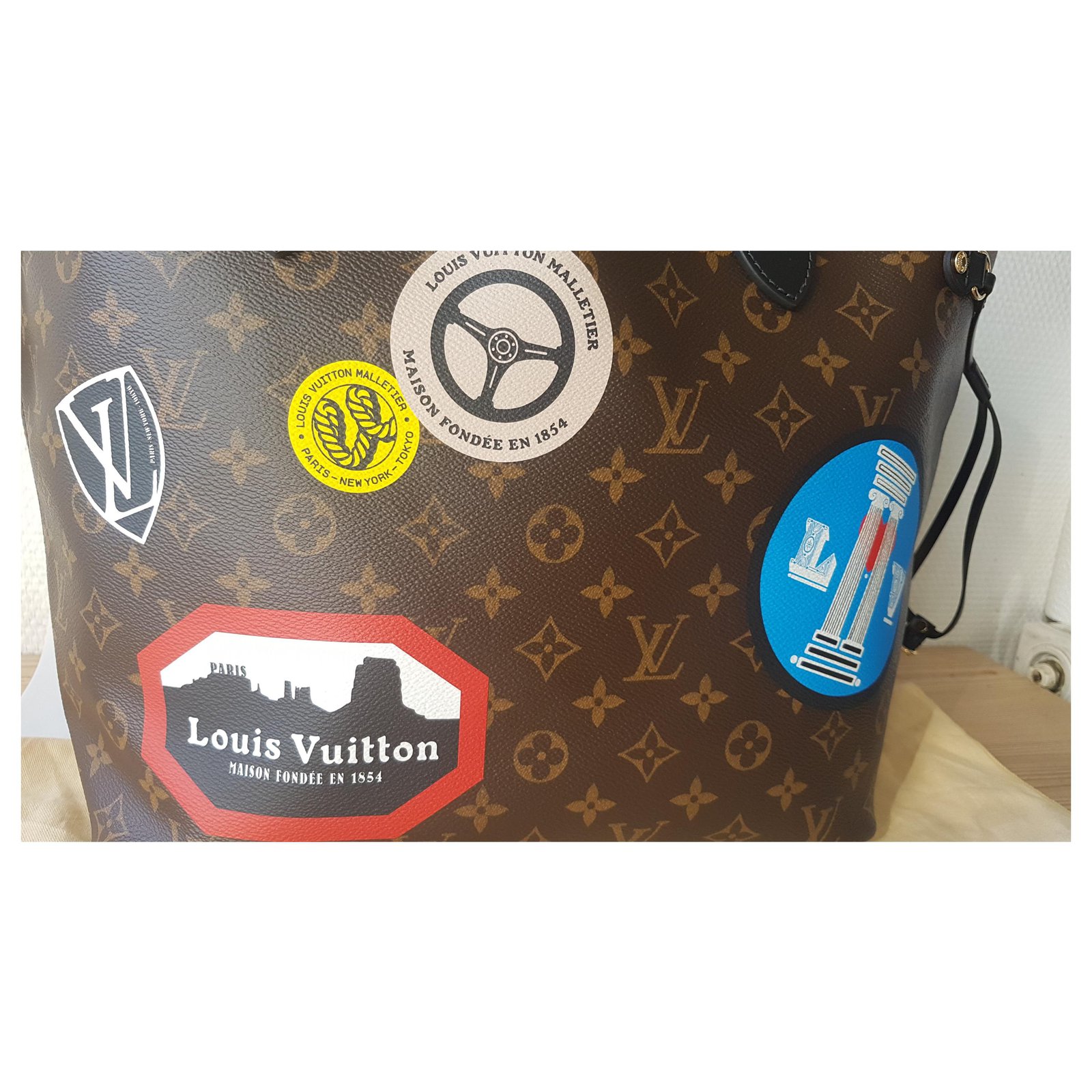 Louis Vuitton NEVERFULL MM LIMITED EDITION WORLD TOUR Brown Multiple colors  Leather ref.117596 - Joli Closet
