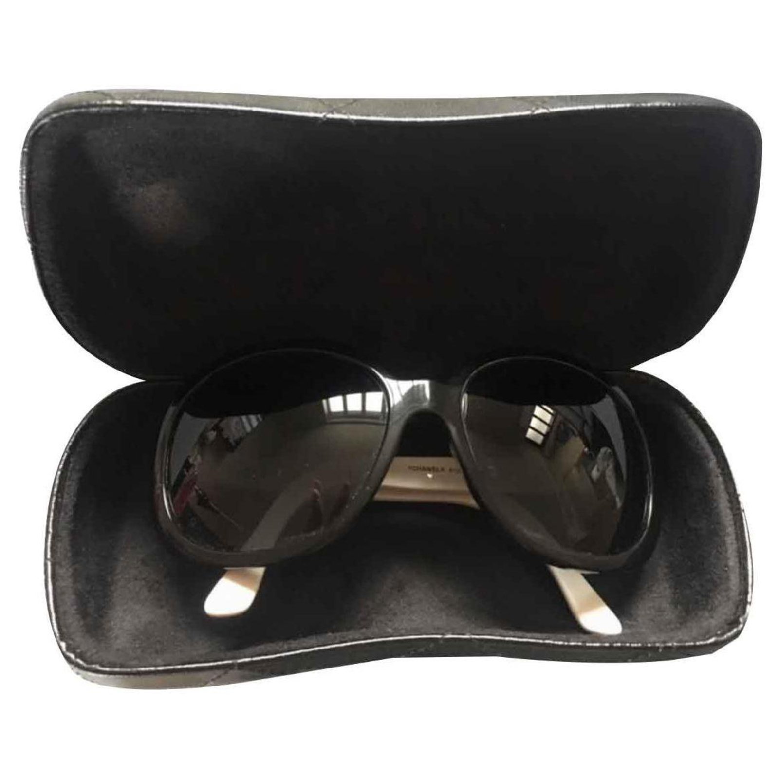 Chanel, Black aviator sunglasses ref.1002752 - Joli Closet