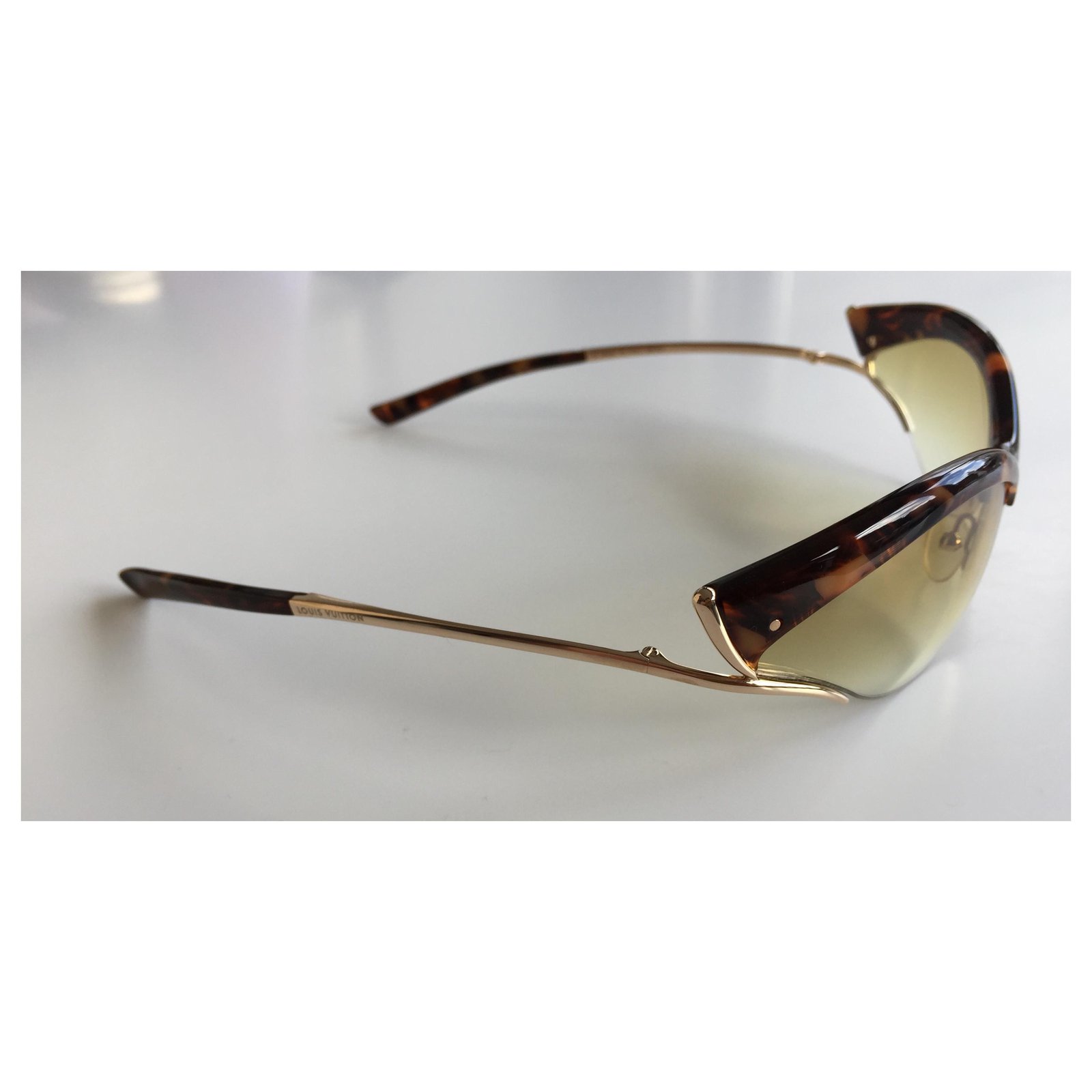 AUTHENTIC Louis Vuitton Sunglasses M92409 Cat Eye Sunglasses