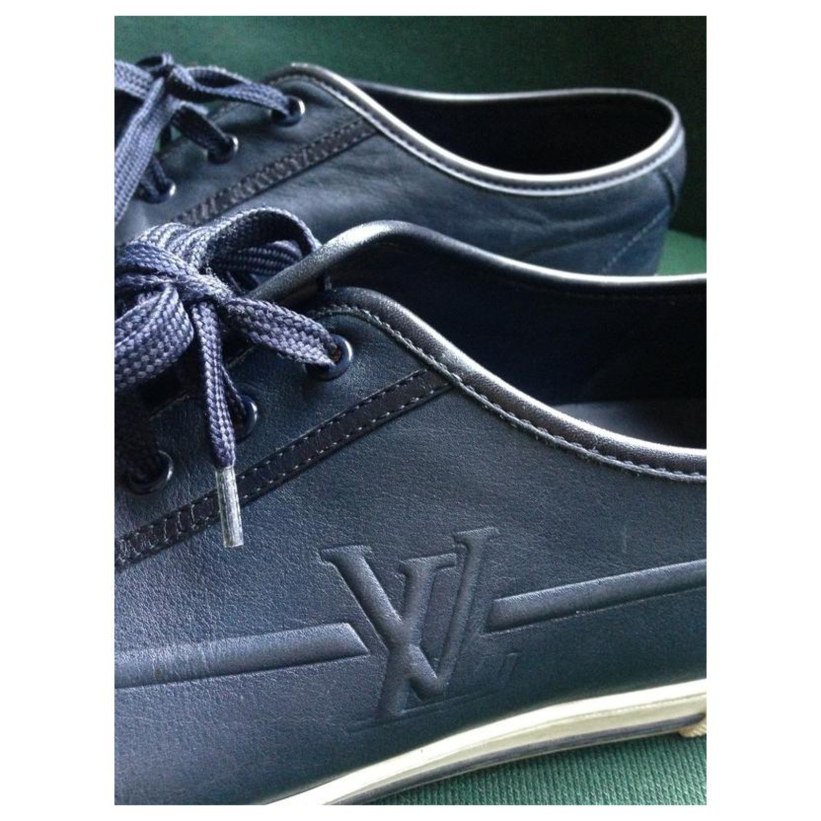 Louis Vuitton LV sneakers new Dark grey Leather ref.190456 - Joli Closet