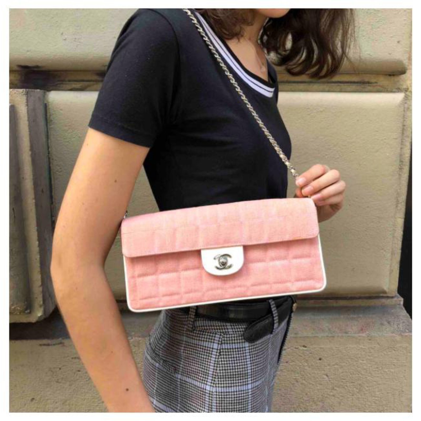 Chanel Sac East West Chocolate Bar Pink White Patent leather Cotton  ref.120478 - Joli Closet