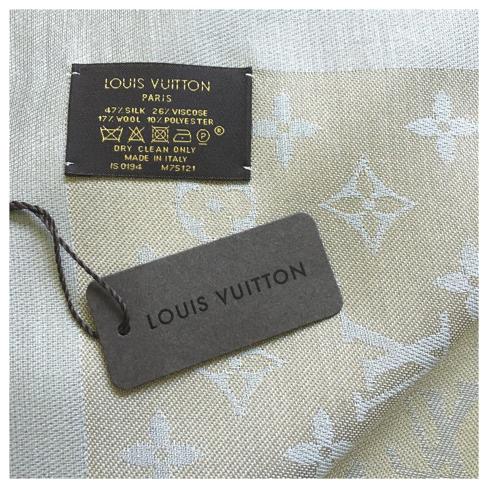 Louis Vuitton Scarf Beige Silk ref.510037 - Joli Closet