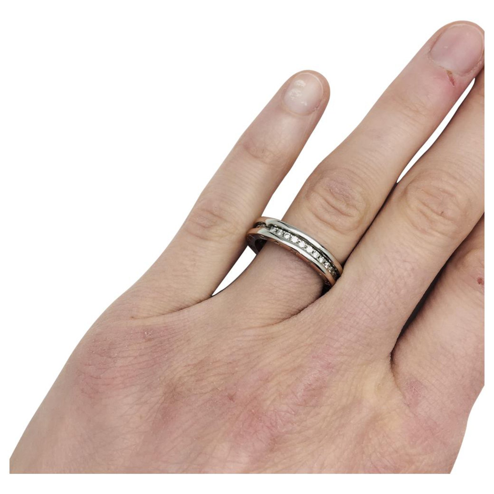 Кольцо булгари на пальце