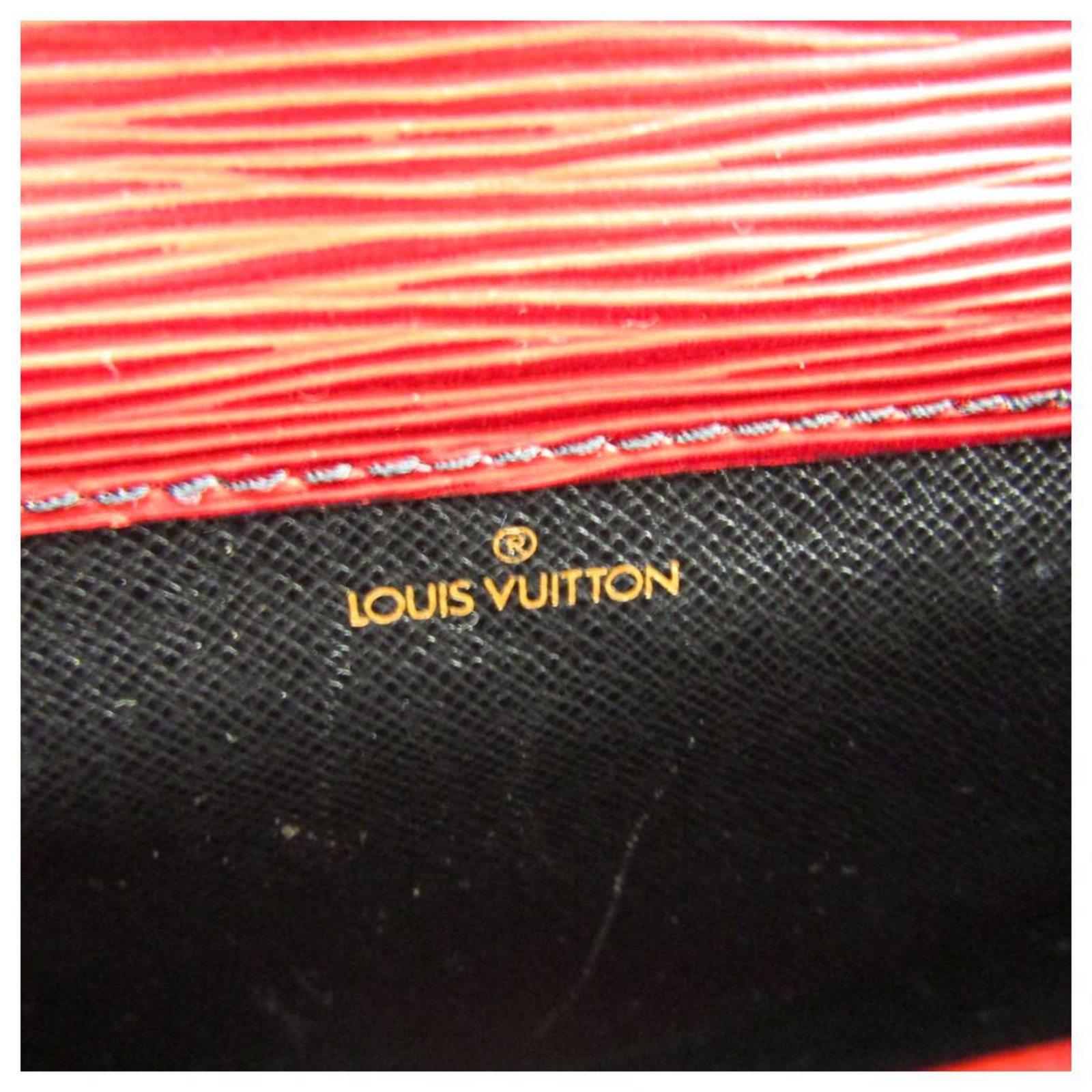 Louis Vuitton Red Epi Cartouchiere MM Leather ref.121983 - Joli Closet