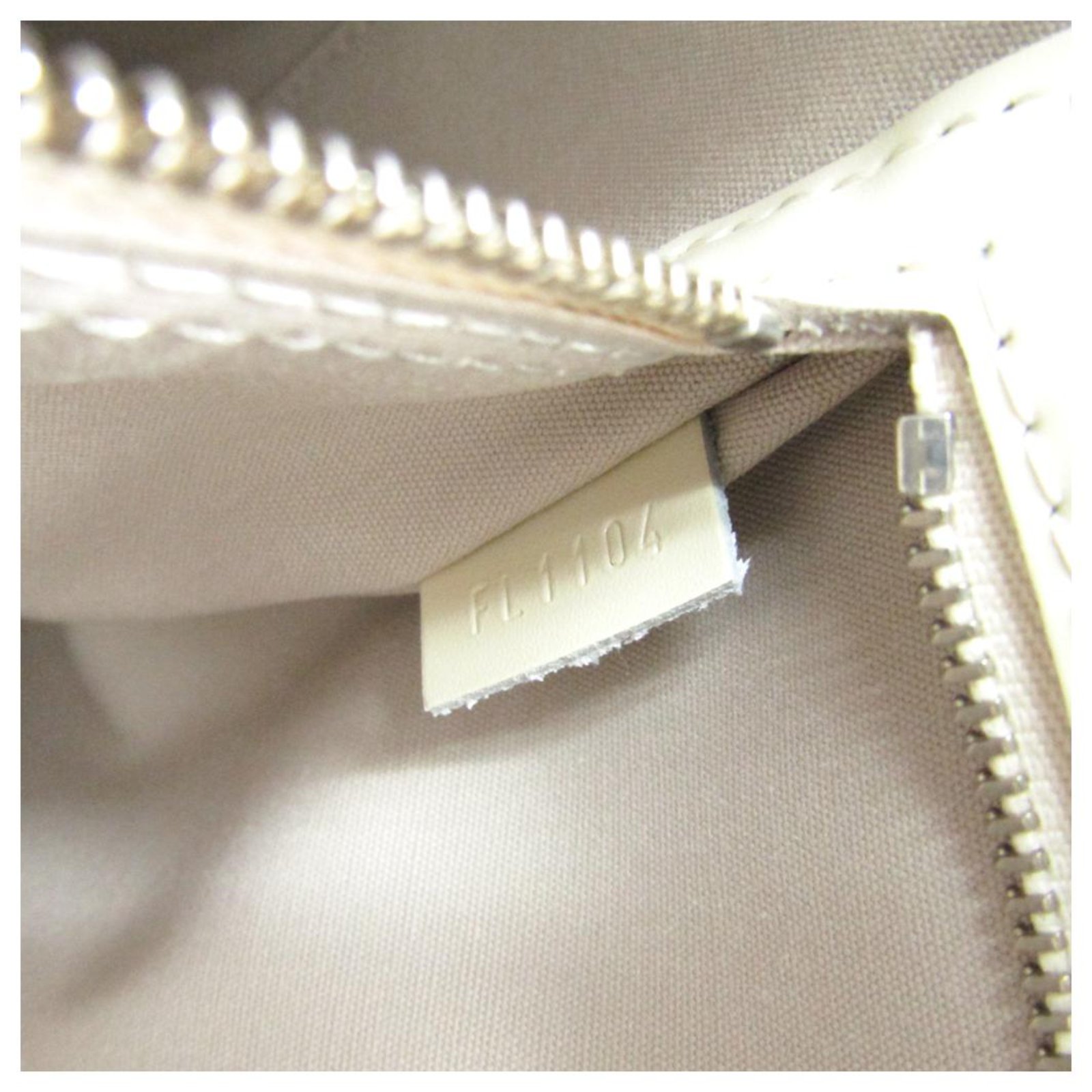 Louis Vuitton White Epi Brea MM Leather ref.122042 - Joli Closet