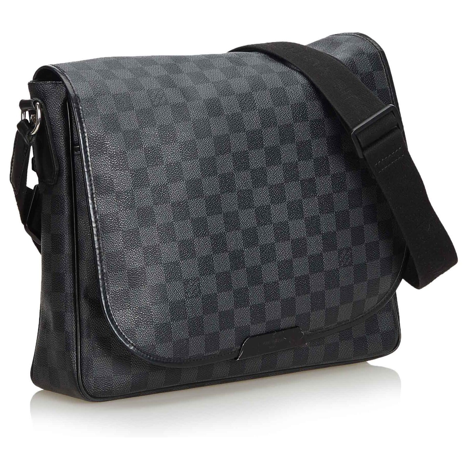 Louis Vuitton Damier Graphite Daniel MM Messenger Bag Louis Vuitton | The  Luxury Closet