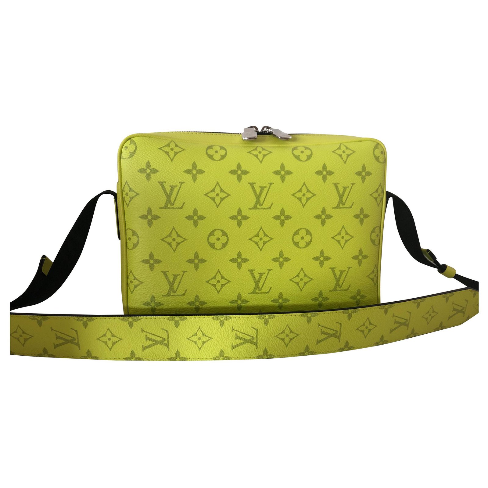 Louis Vuitton LV Outdoor messenger yellow neon Leather ref.877169 - Joli  Closet