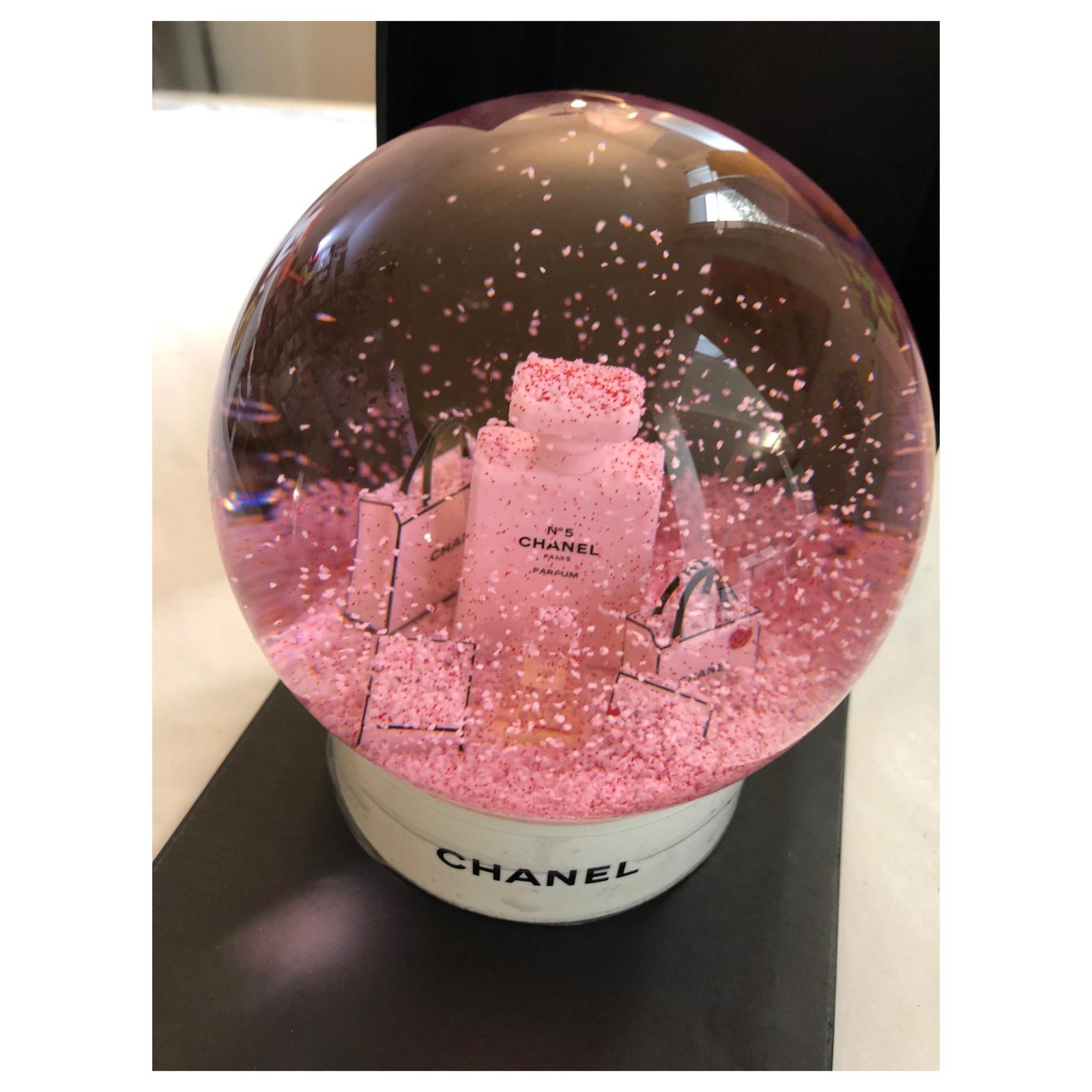 Chanel Snow globe White Glass ref.90553 - Joli Closet