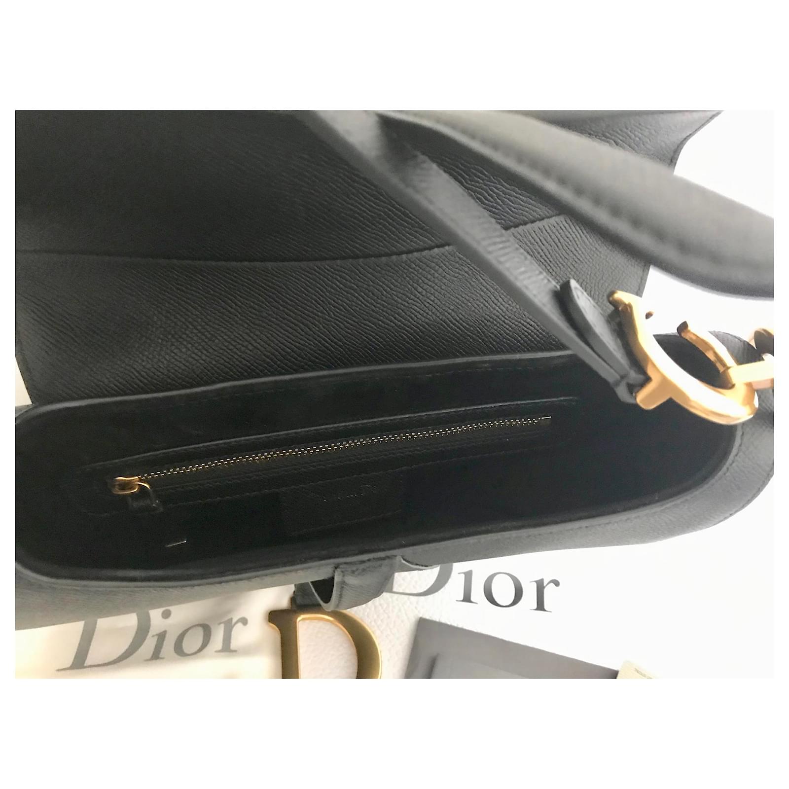 Christian Dior Sacoche Dior en cuir grain?� Noir ref.124099 - Joli Closet