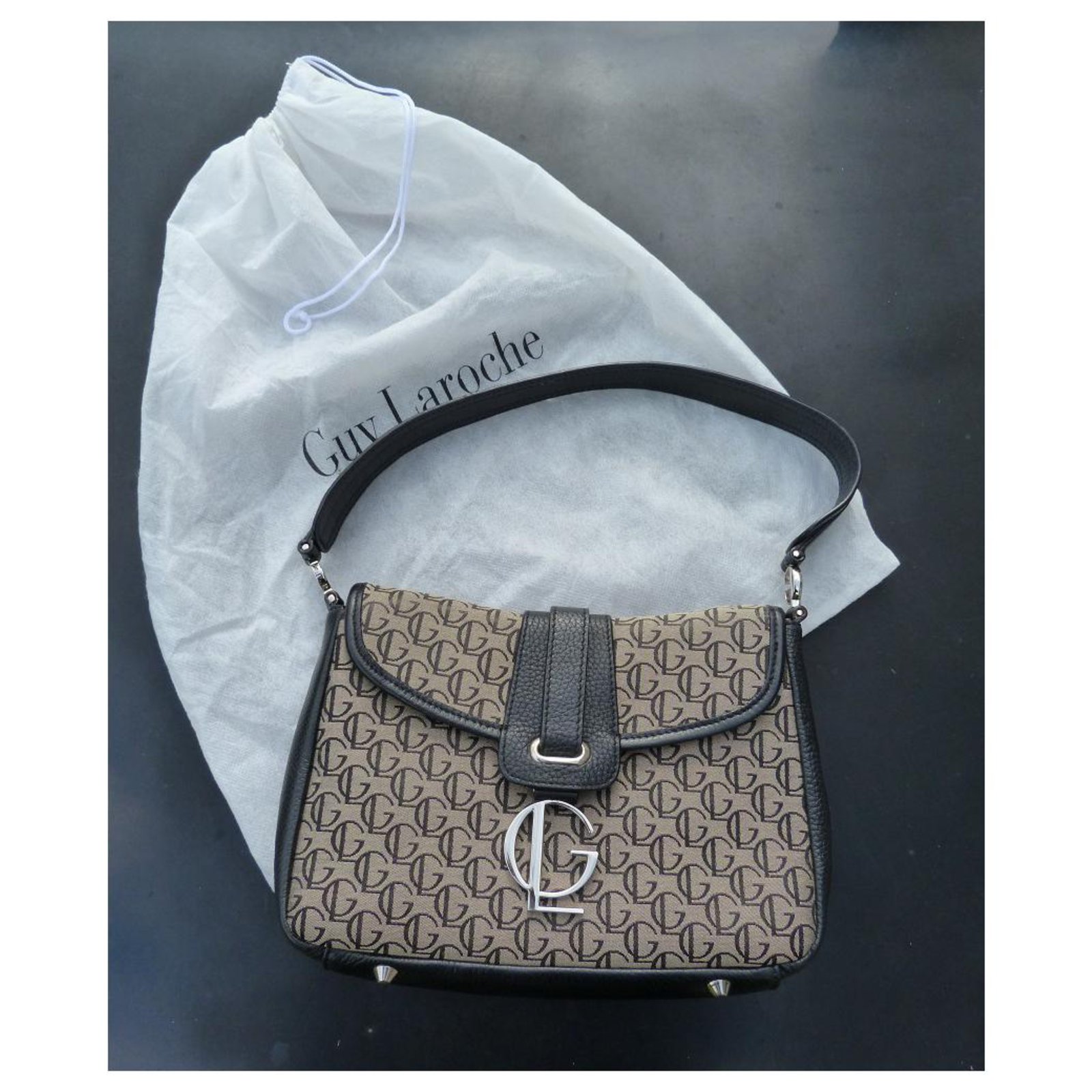 Cloth handbag Guy Laroche Beige in Cloth - 21410775