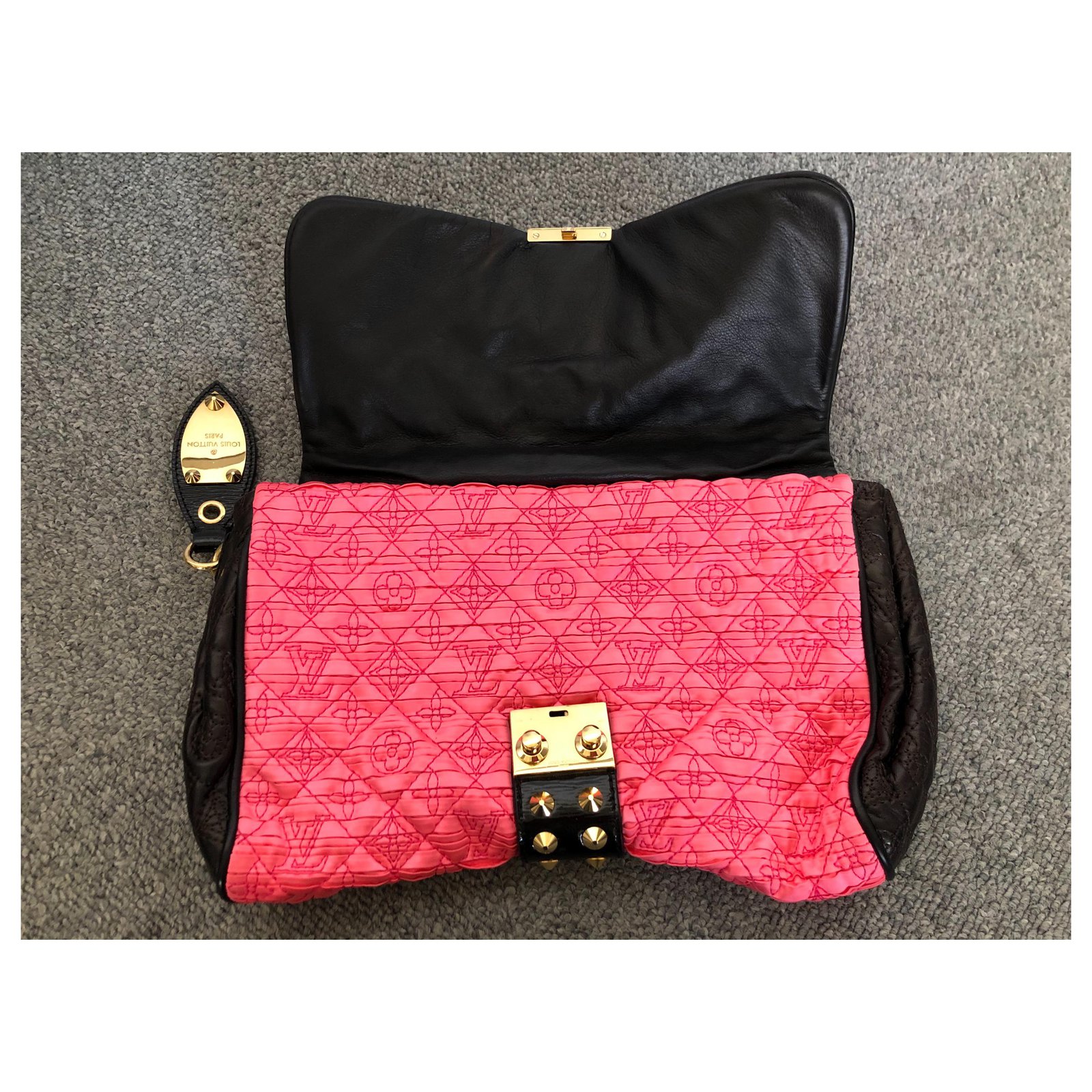 Louis Vuitton coquette Pink Silk ref.125335 - Joli Closet