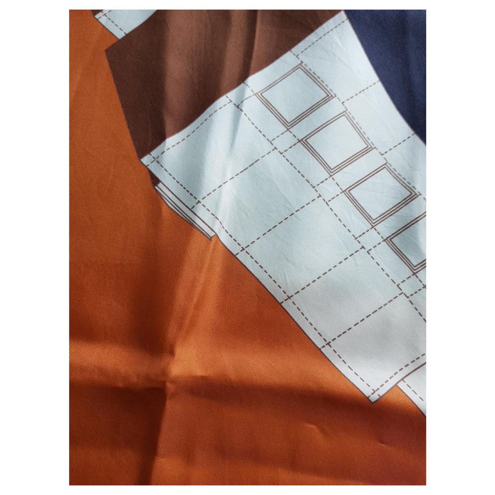 Louis Vuitton signed 'Architecture' brown, orange and beige silk scarf  Bronze Light brown Dark brown ref.131225 - Joli Closet