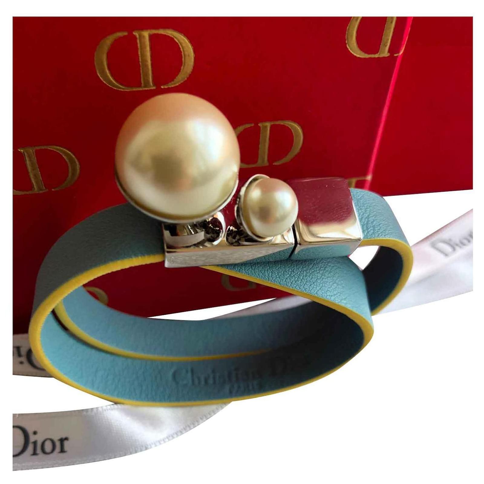 Christian Dior Bracelets Cuir Bleu clair ref.133812 Joli Closet