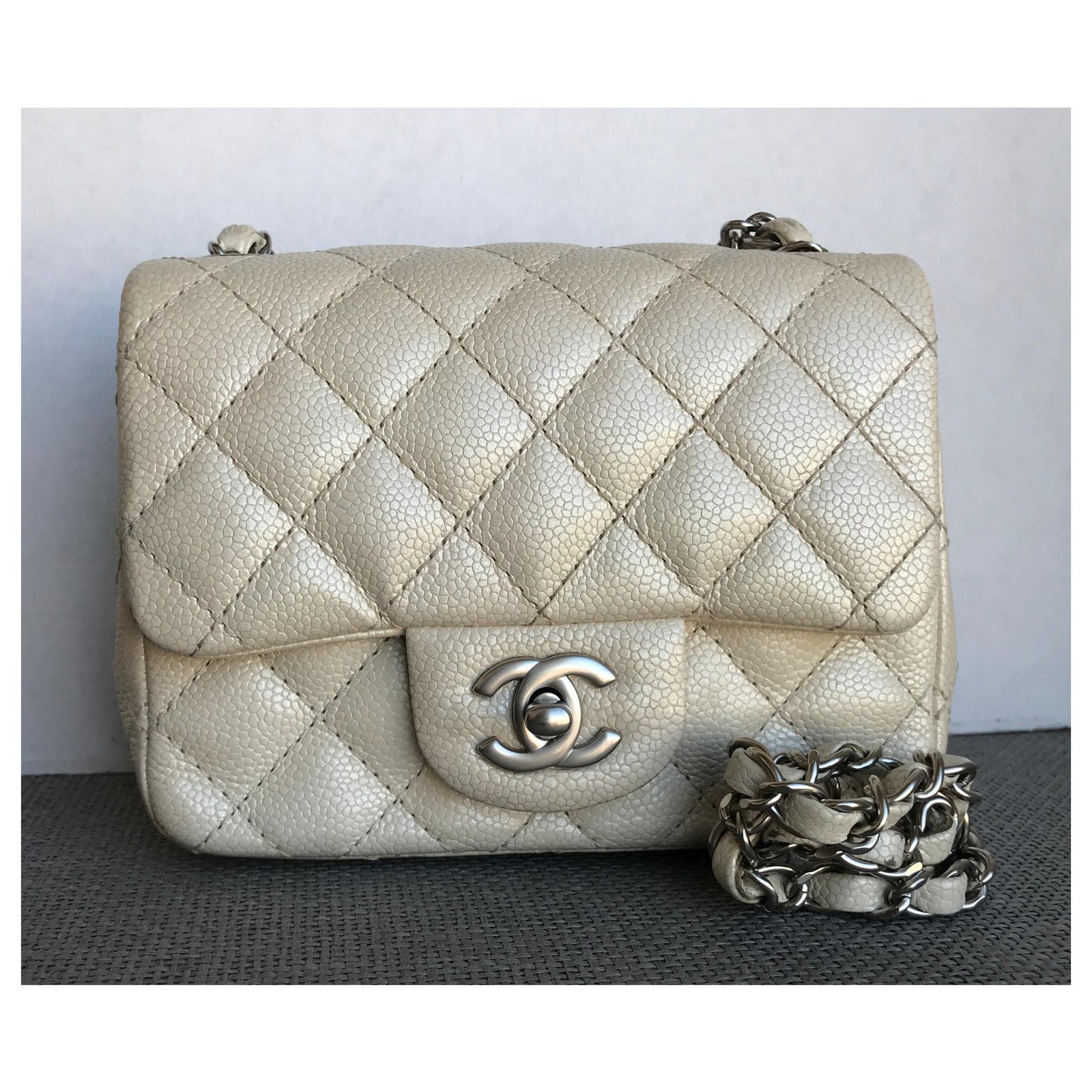 Chanel Square Mini Flap pearly caviar Beige Cream Leather ref.134959 - Joli  Closet