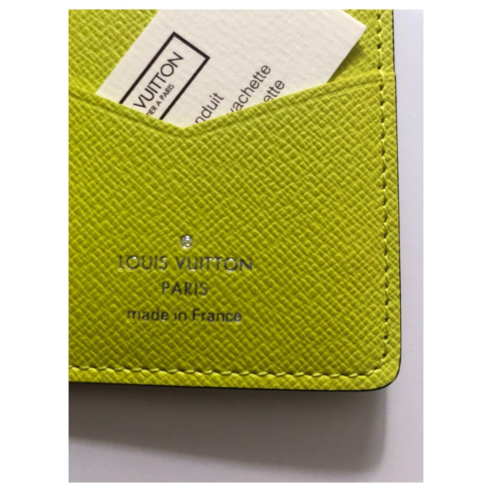 Louis Vuitton taigarama wallet Yellow Leather ref.163472 - Joli Closet