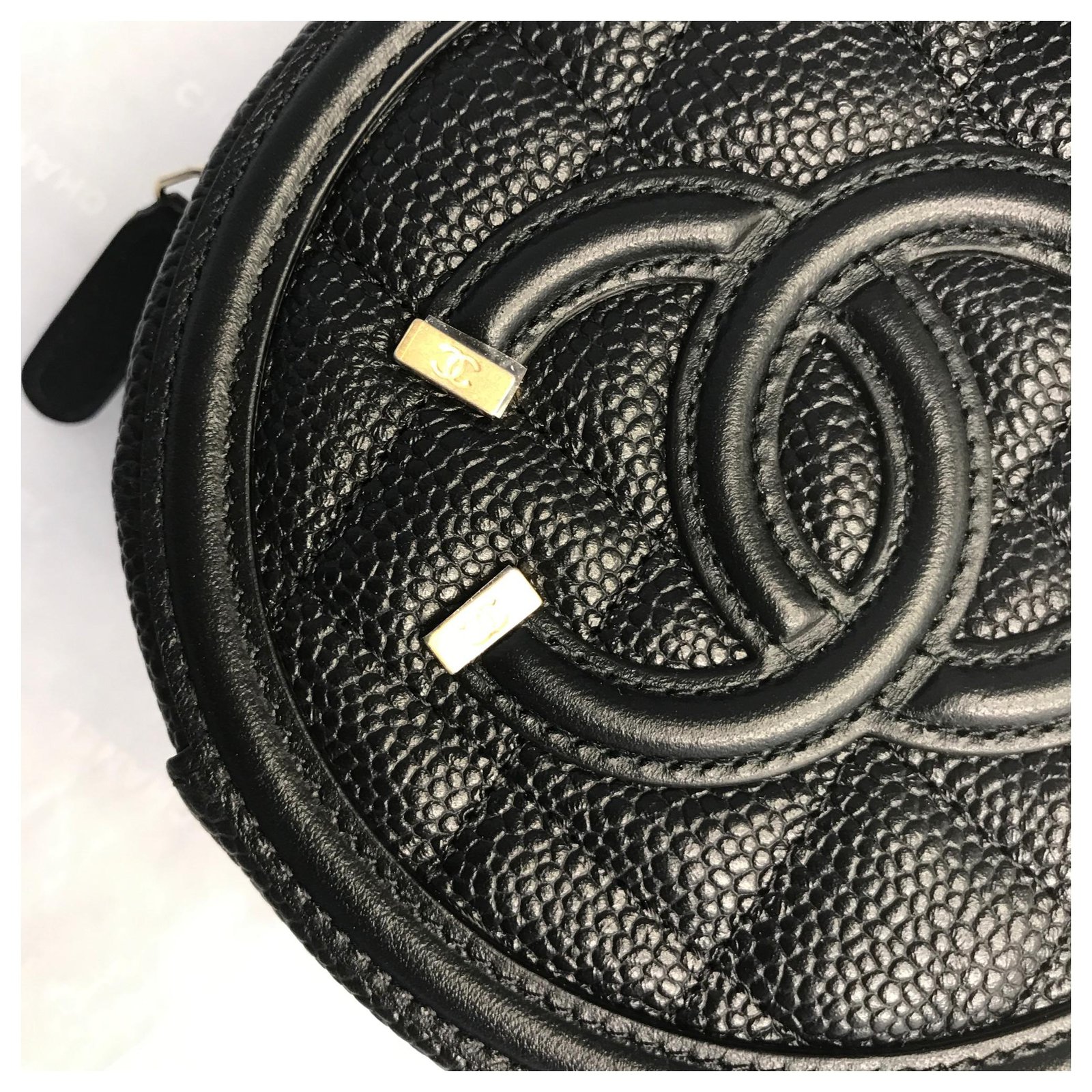 New CC Filigree Grained Round Chain Crossbody Bag