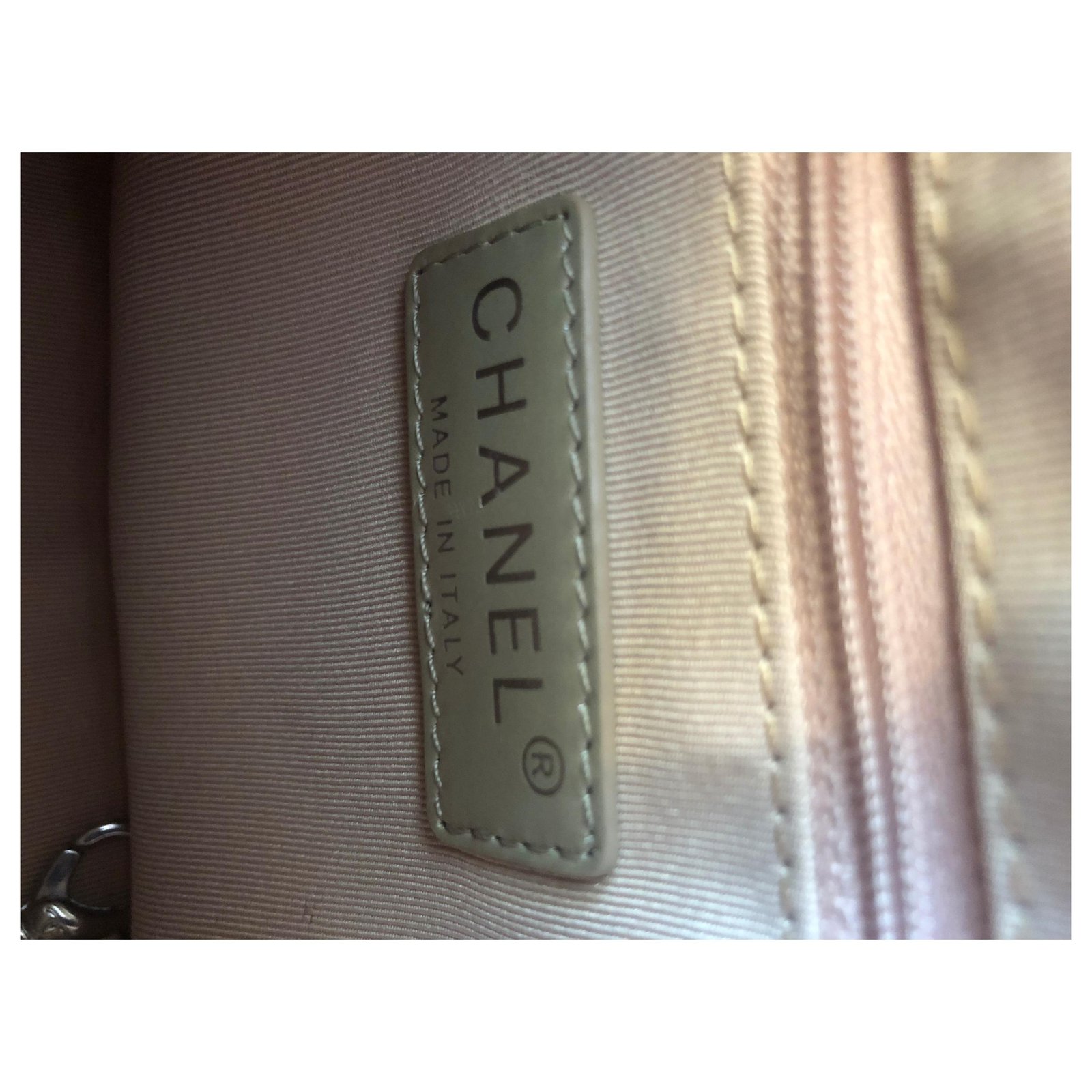 CHANEL Iridescent Aged calf leather Quilted Small Gabrielle Bag Light Pink  Goatskin ref.137996 - Joli Closet