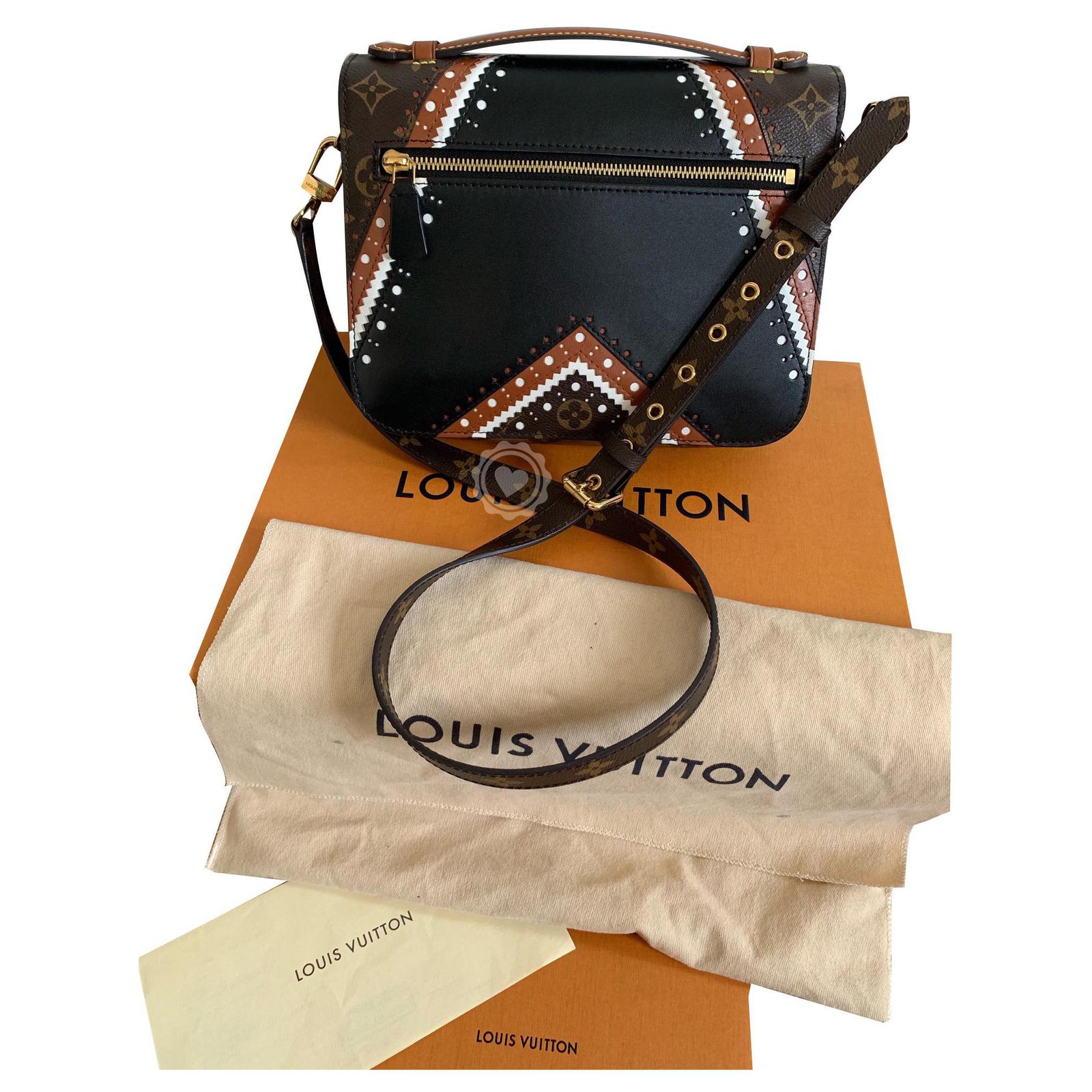 Louis Vuitton Pochette Metis Black Leather ref.714892 - Joli Closet