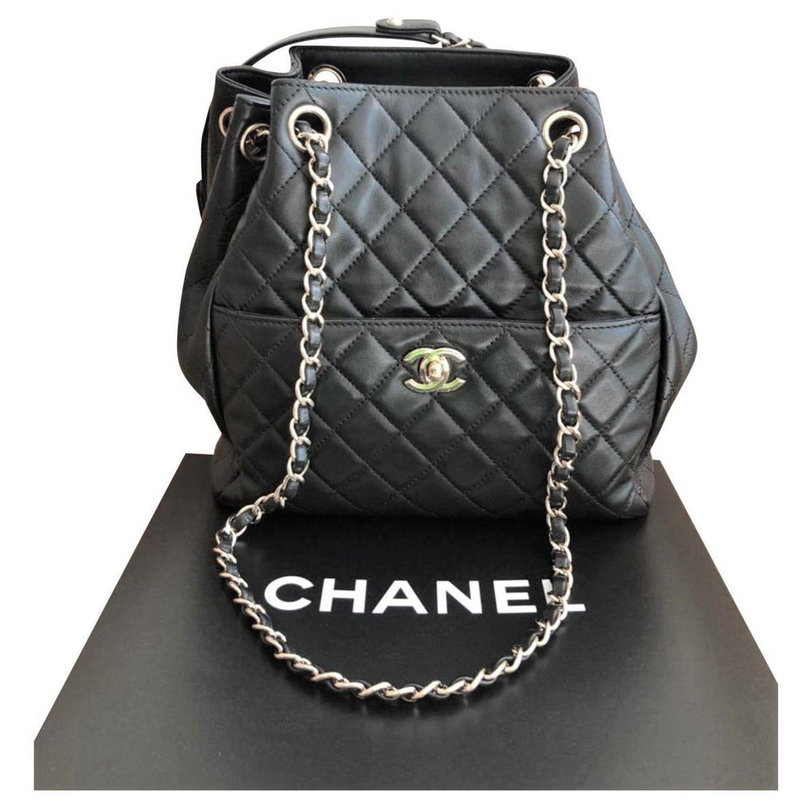 Chanel Black Drawstring bucket bag Leather ref.140951 Joli Closet