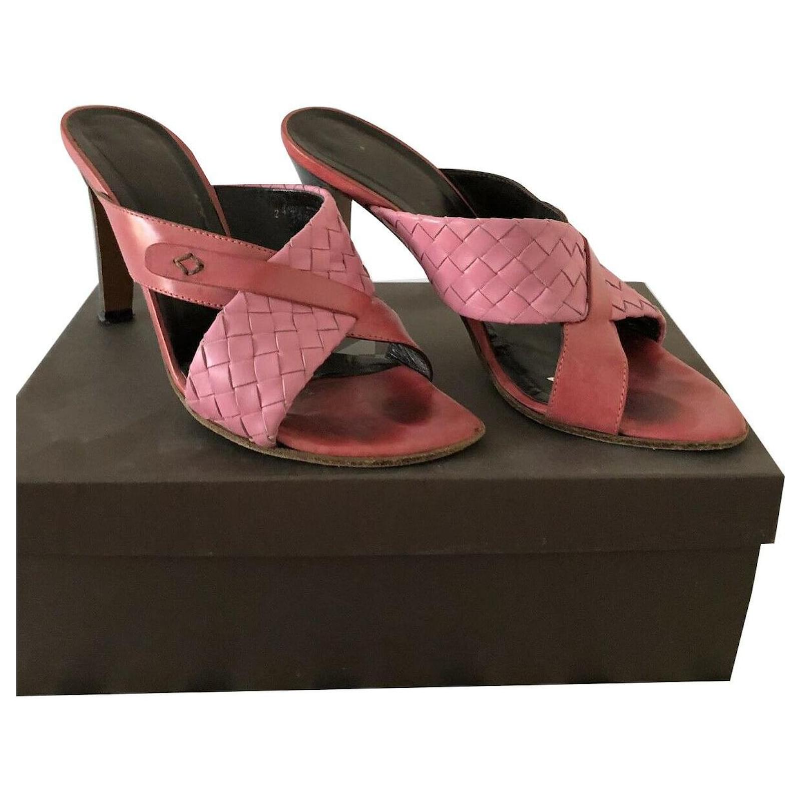Bottega Veneta Ciabatte intrecciate in rosa Pelle ref.142038 - Joli Closet