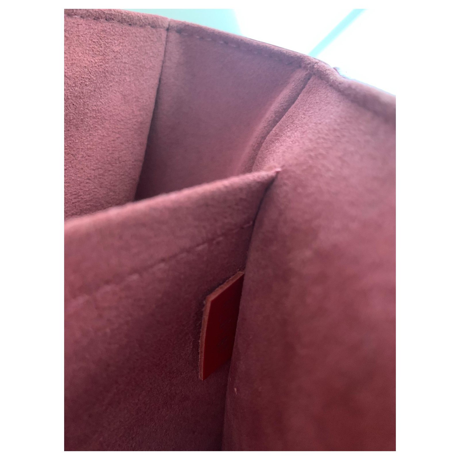 Louis Vuitton Red Twist MM Leather ref.142517 - Joli Closet