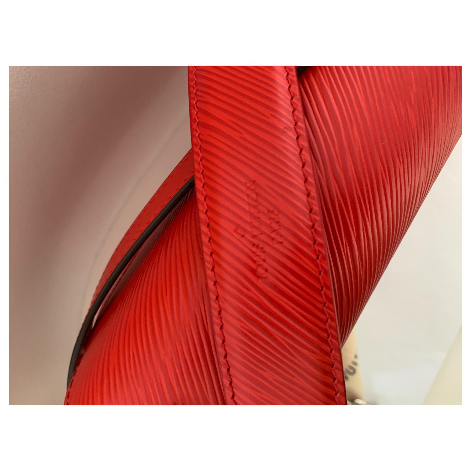 Louis Vuitton MM Leather Twist Bag limited edition Western Limited Edition  White Red ref.121336 - Joli Closet