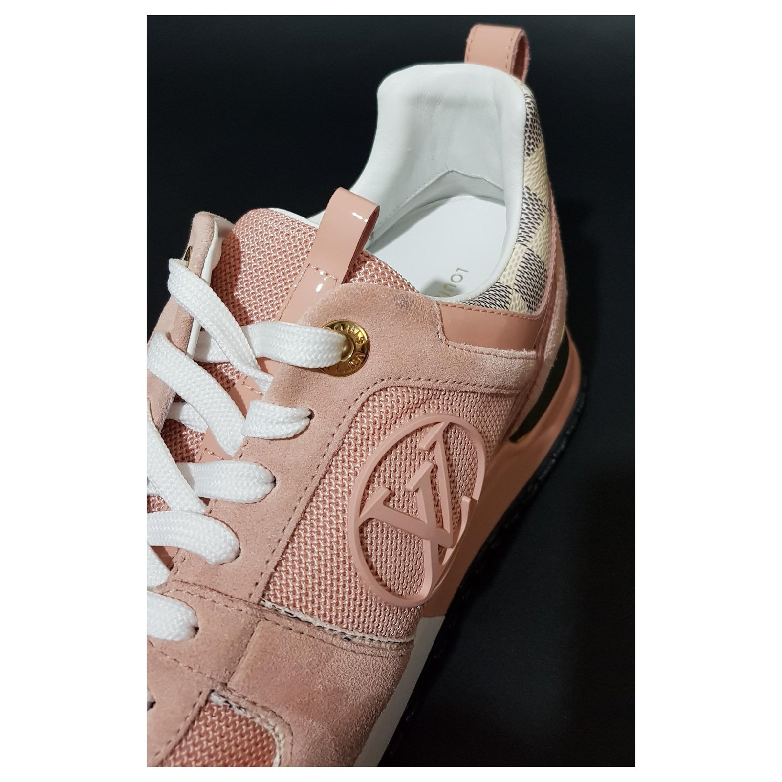 Louis Vuitton Sneakers Multiple colors Leather ref.64606 - Joli Closet