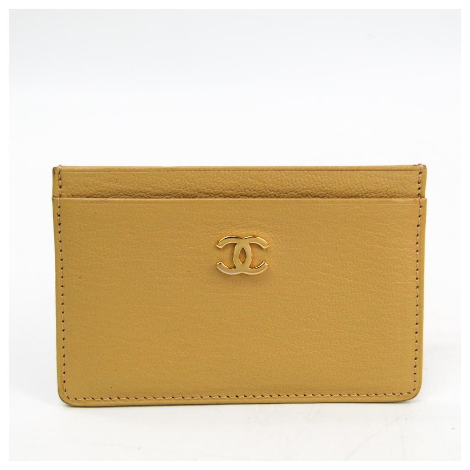 Portecartes Chanel en cuir marron Beige ref.144481 Joli Closet