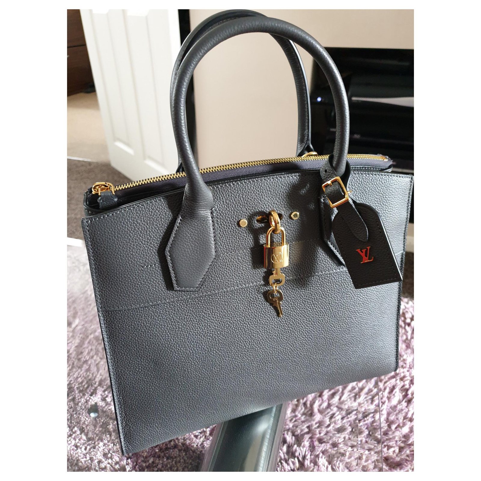 City steamer leather handbag Louis Vuitton Grey in Leather - 21169963