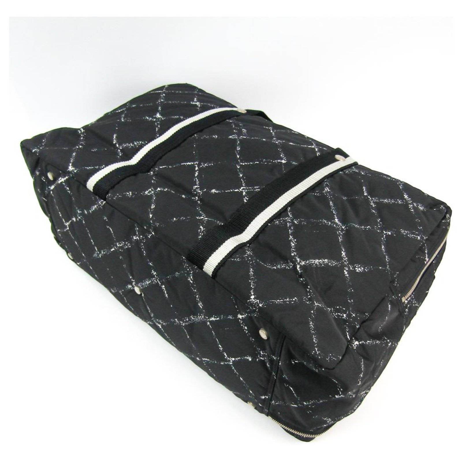 Chanel Black Old Travel Line Duffle White Nylon Cloth ref.145031 - Joli  Closet