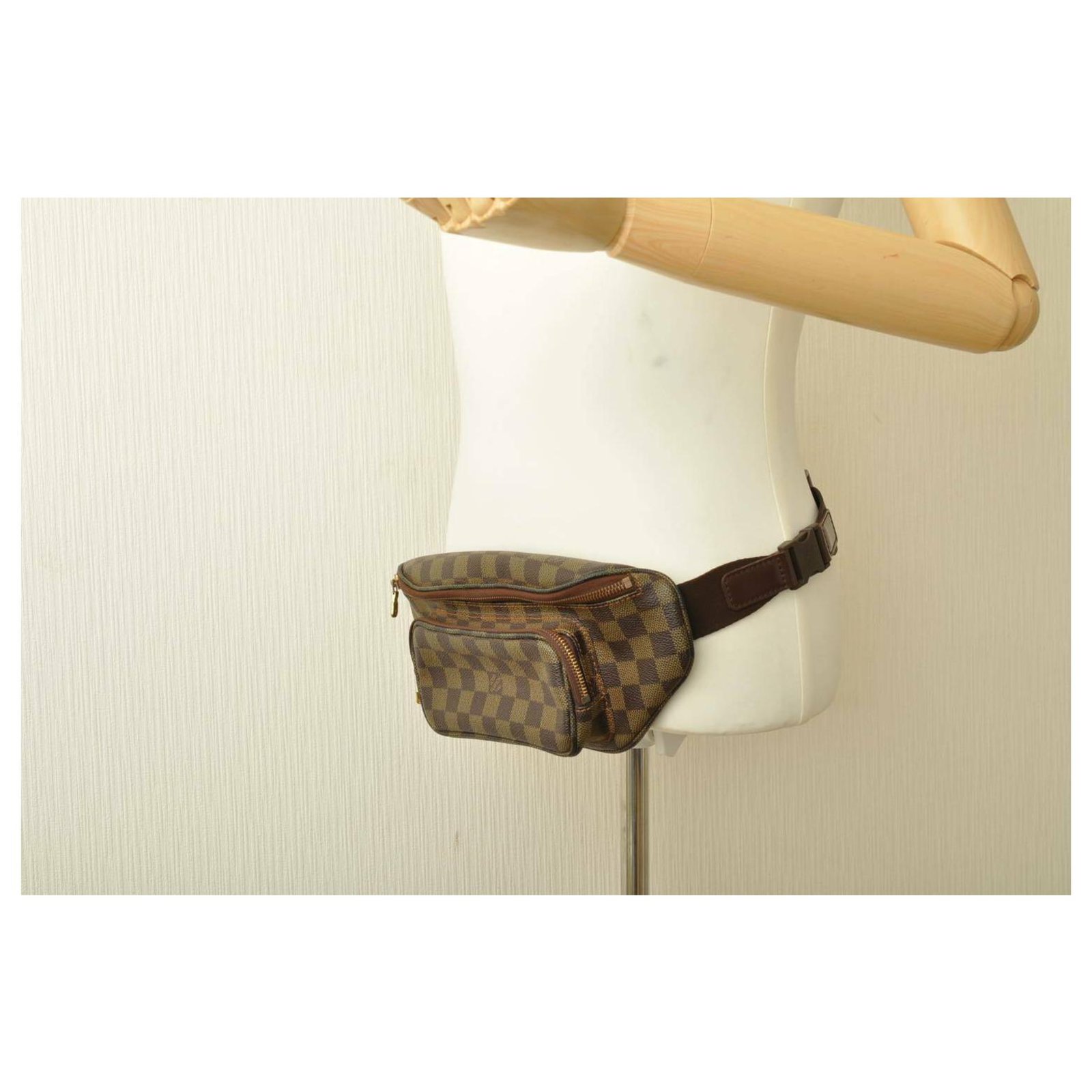 Louis Vuitton Melville Bum bag Brown ref.146099 - Joli Closet
