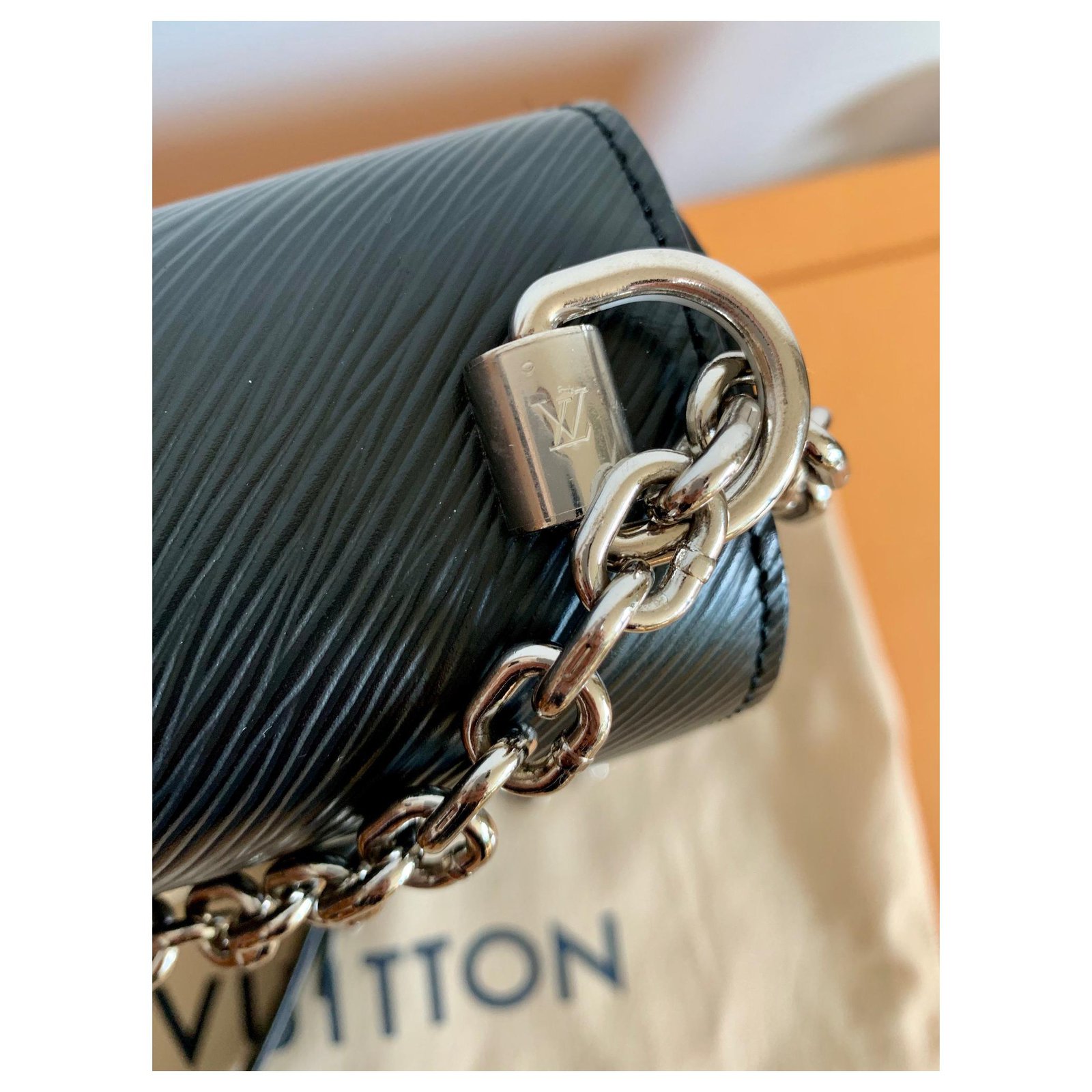 Louis Vuitton Twist MM Epi leather silver hardware Black ref.146148 - Joli  Closet