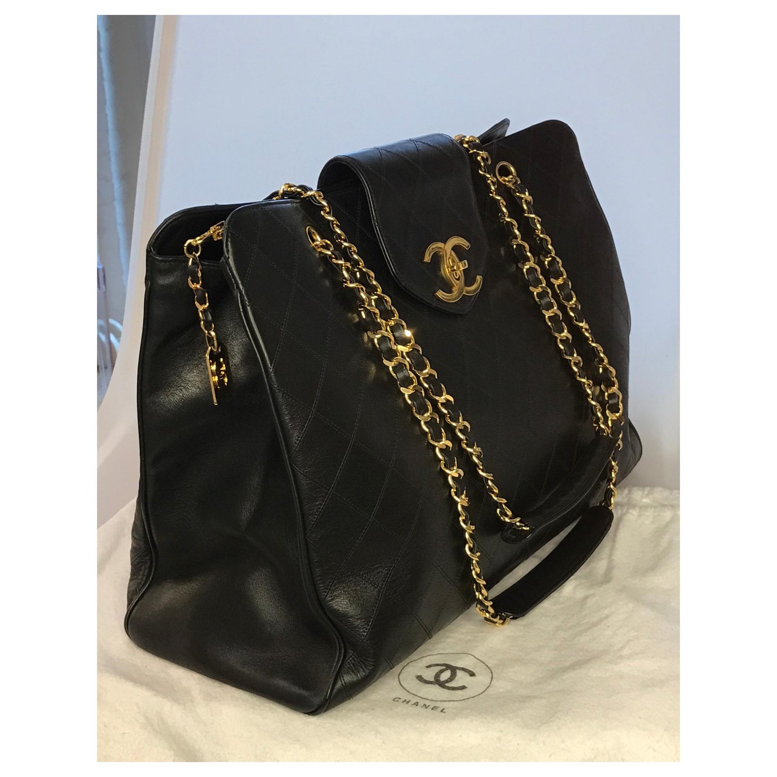 Chanel Rare XL Travel Tote Bag Black Leather ref.144948 - Joli Closet