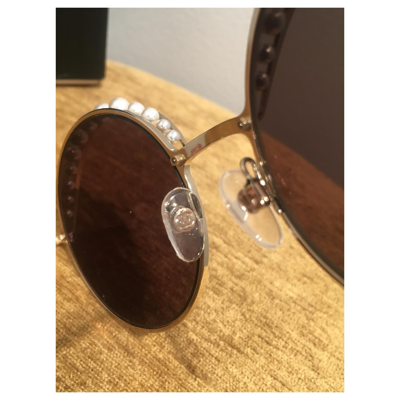 Chanel Des lunettes de soleil Perle Verre Marron ref.149657 - Joli Closet