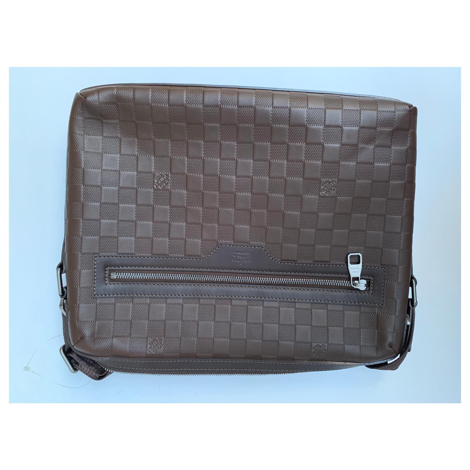 Louis Vuitton Men's bag with a shoulder strap Dark brown Leather ref.150666  - Joli Closet