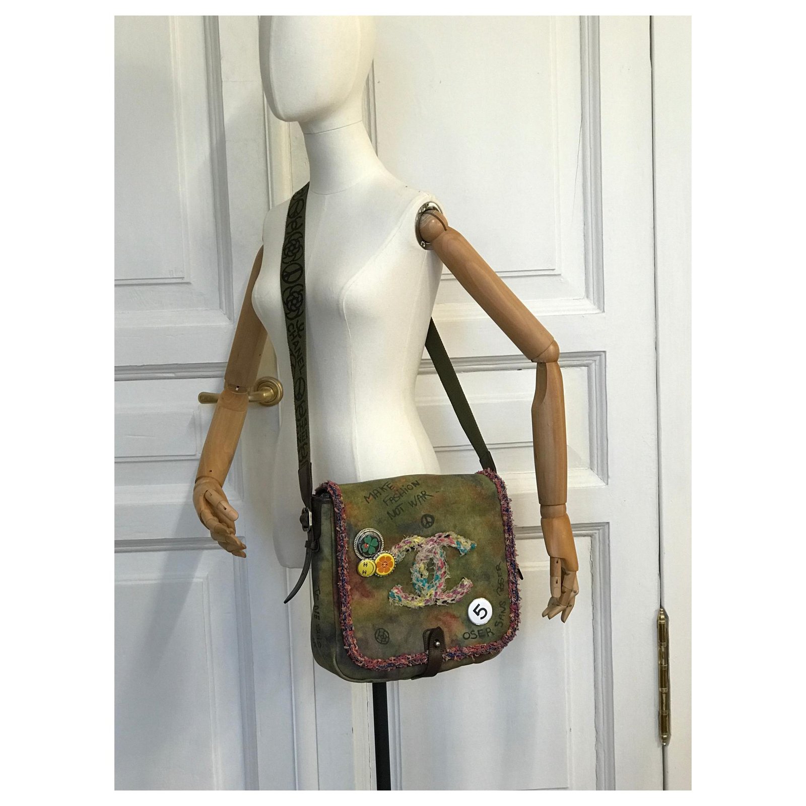 Graffiti cloth handbag Chanel Green in Cloth - 35540090