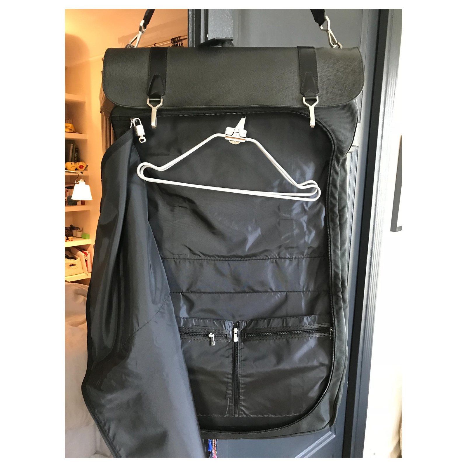 LOUIS VUITTON Travel bags T. Leather Black ref.905626 - Joli Closet