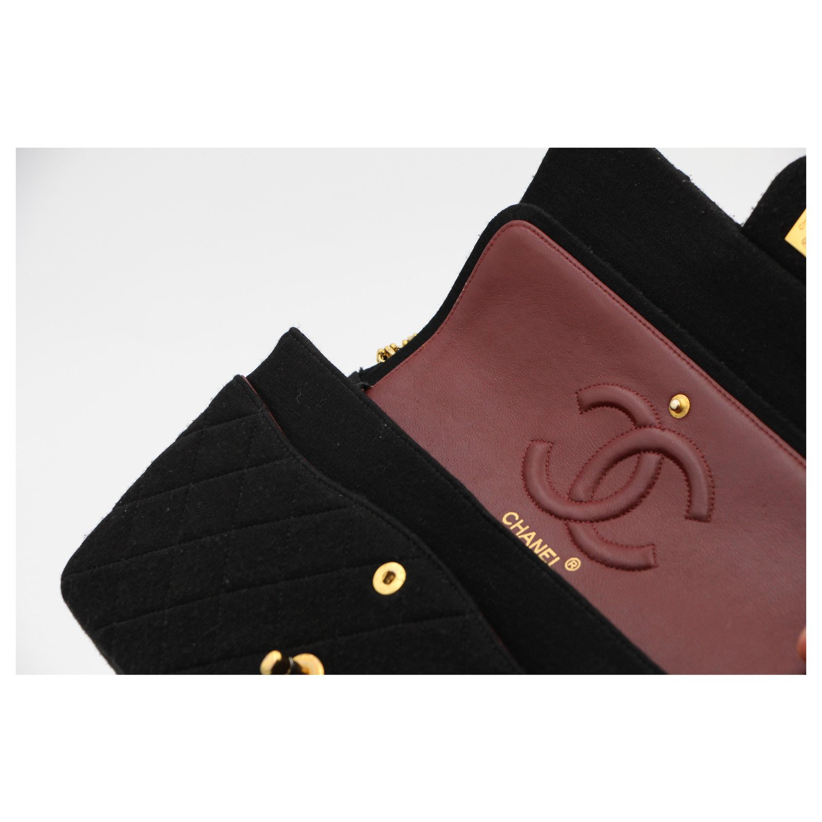 Vintage CHANEL bag, Timeless model, CIRCA 1986-1988 Black Cloth ref.153144  - Joli Closet