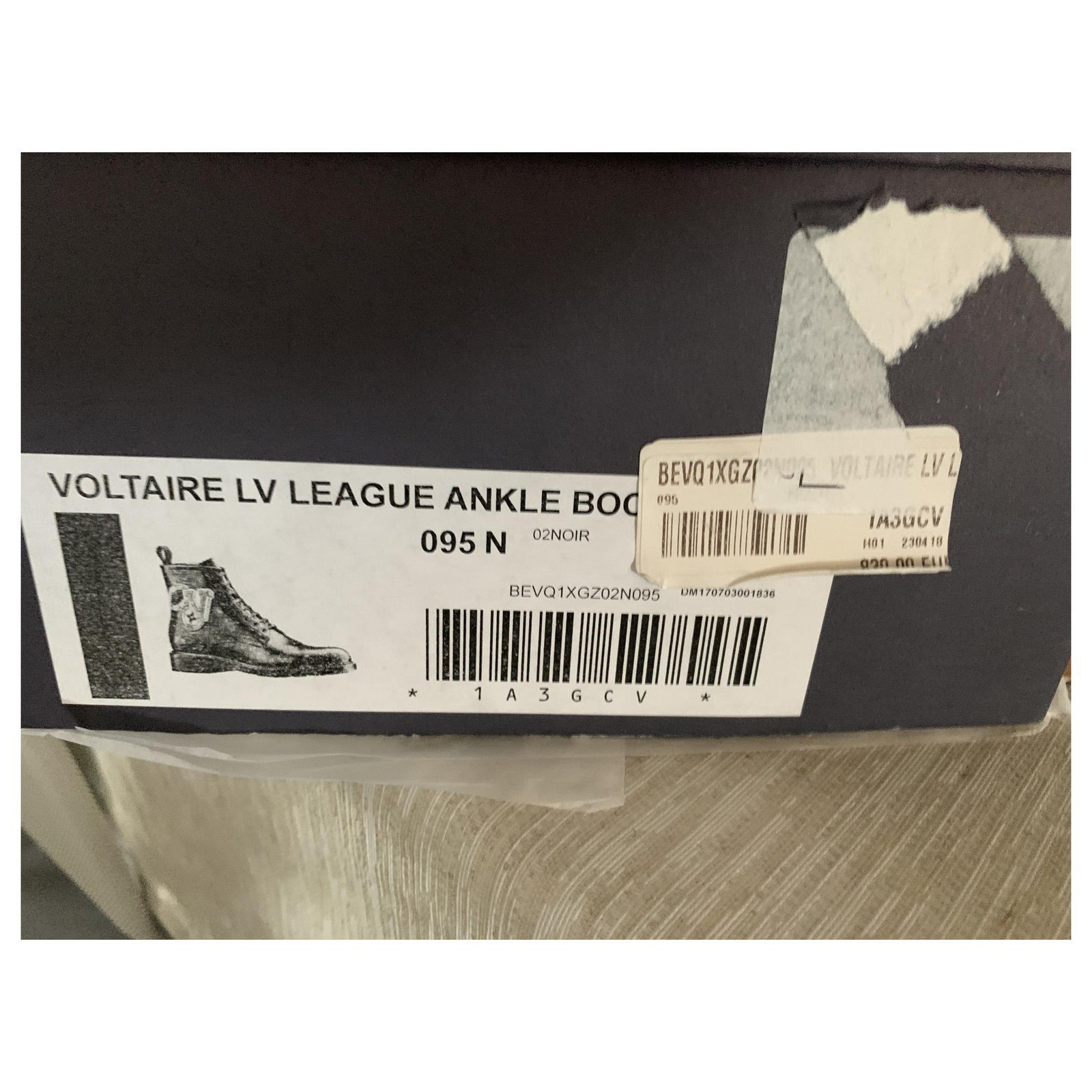 Limited Edition Men Louis Vuitton VOLTAIRE ANKLE (Brand new) Size 9,5 Black  Leather ref.154436 - Joli Closet