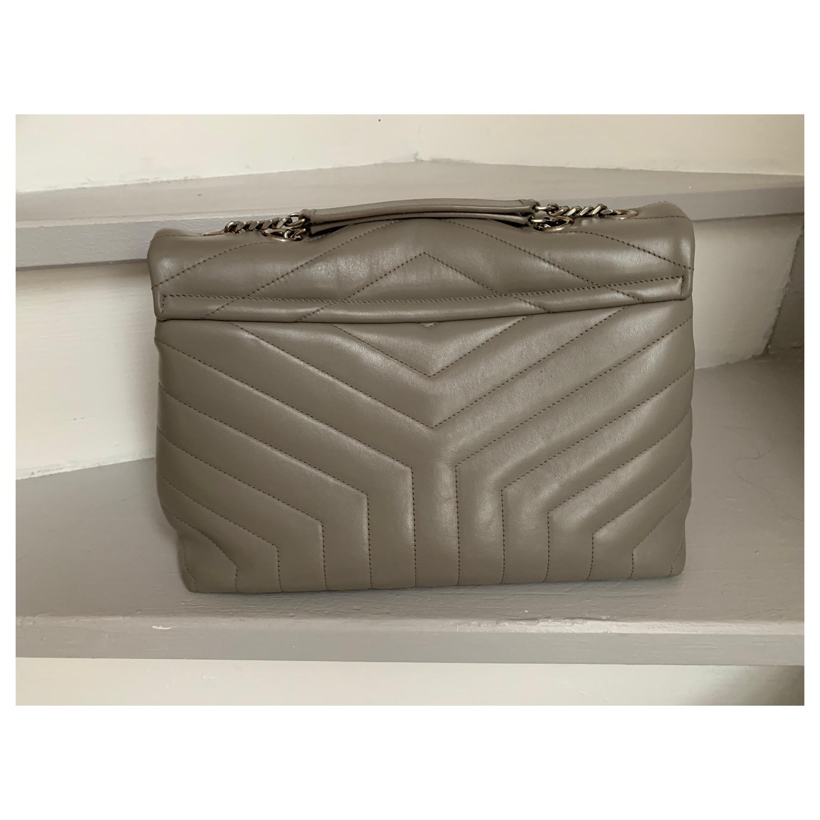 Yves Saint Laurent Cabas Chyc Leather Handbag PMR394451-0315 Grey  ref.961302 - Joli Closet