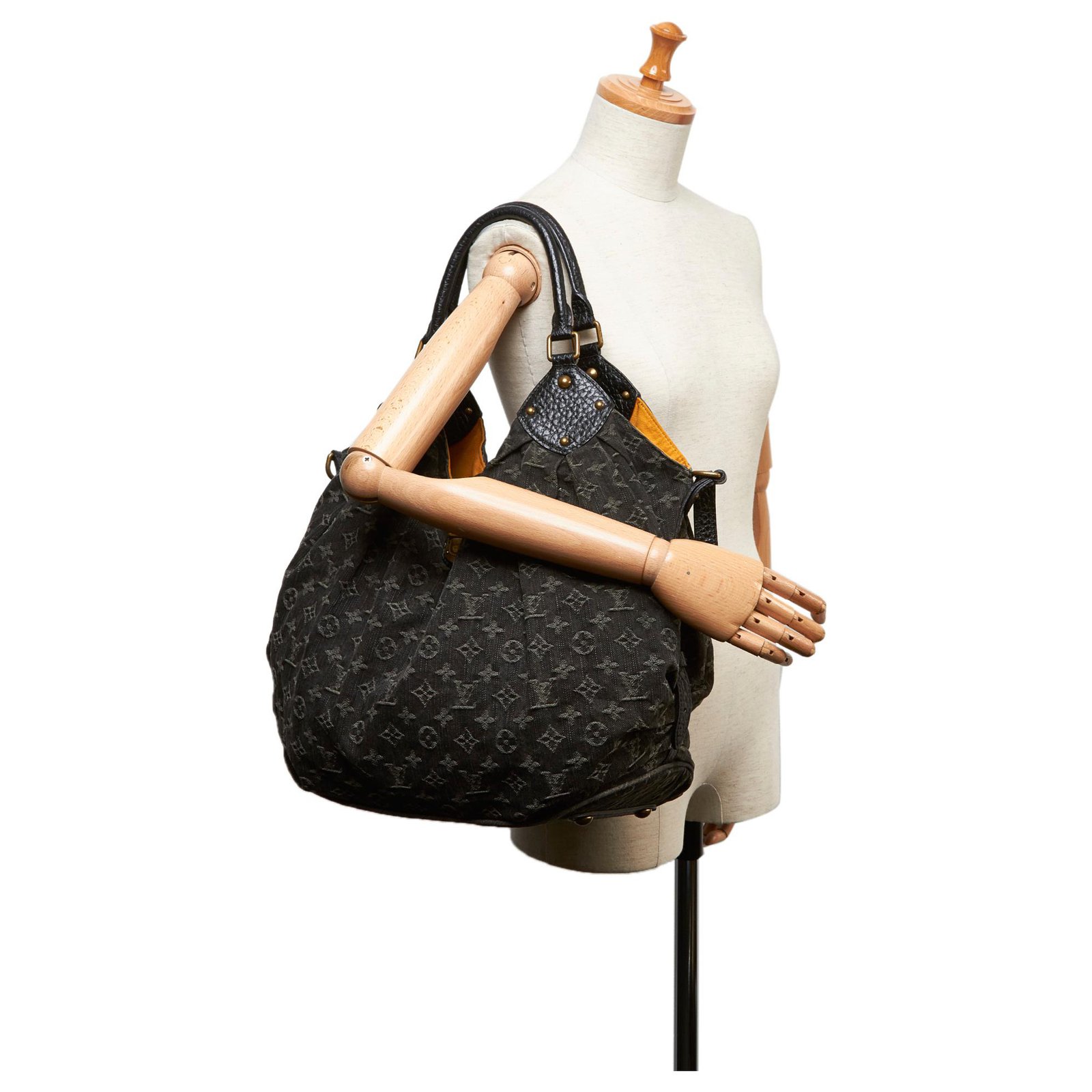 Louis Vuitton Black Monogram Mahina Denim XS ref.392642 - Joli Closet
