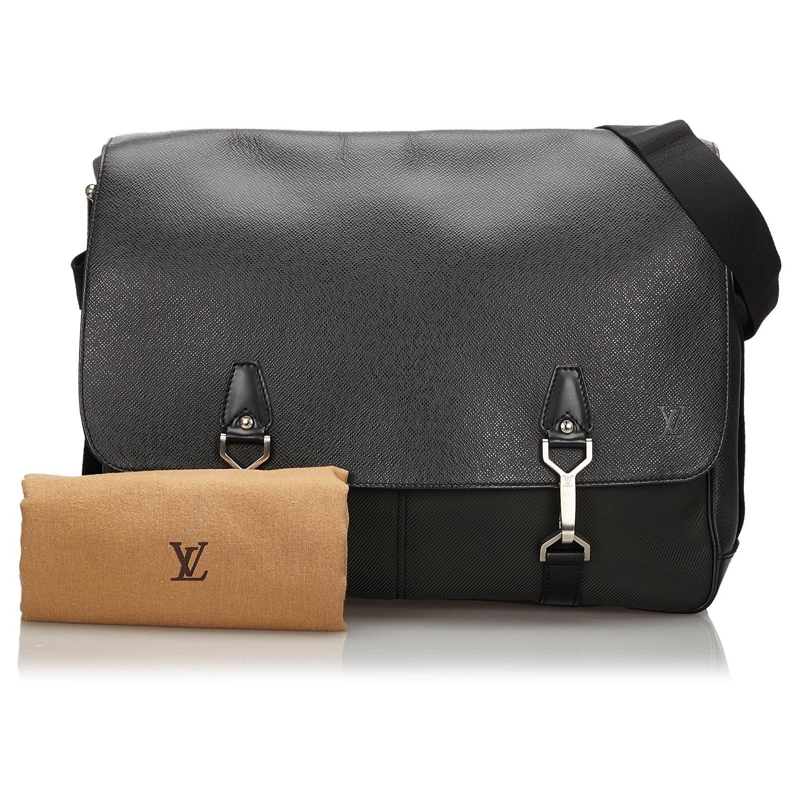 Louis Vuitton Black Taiga Dersou Leather ref.154794 - Joli Closet