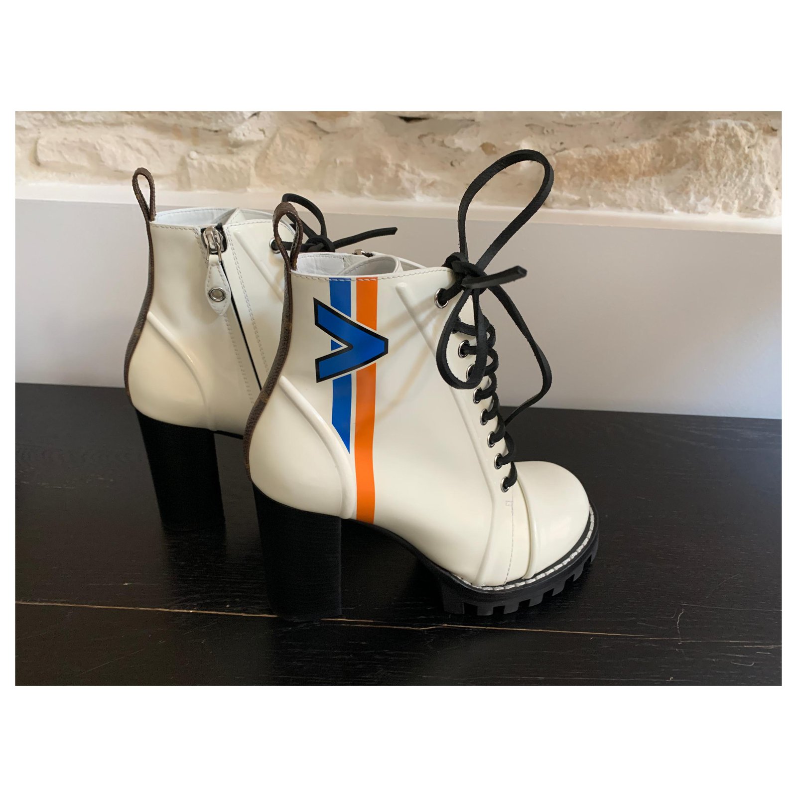 LOUIS VUITTON Ankle boots Cream Leather ref.154902 - Joli Closet