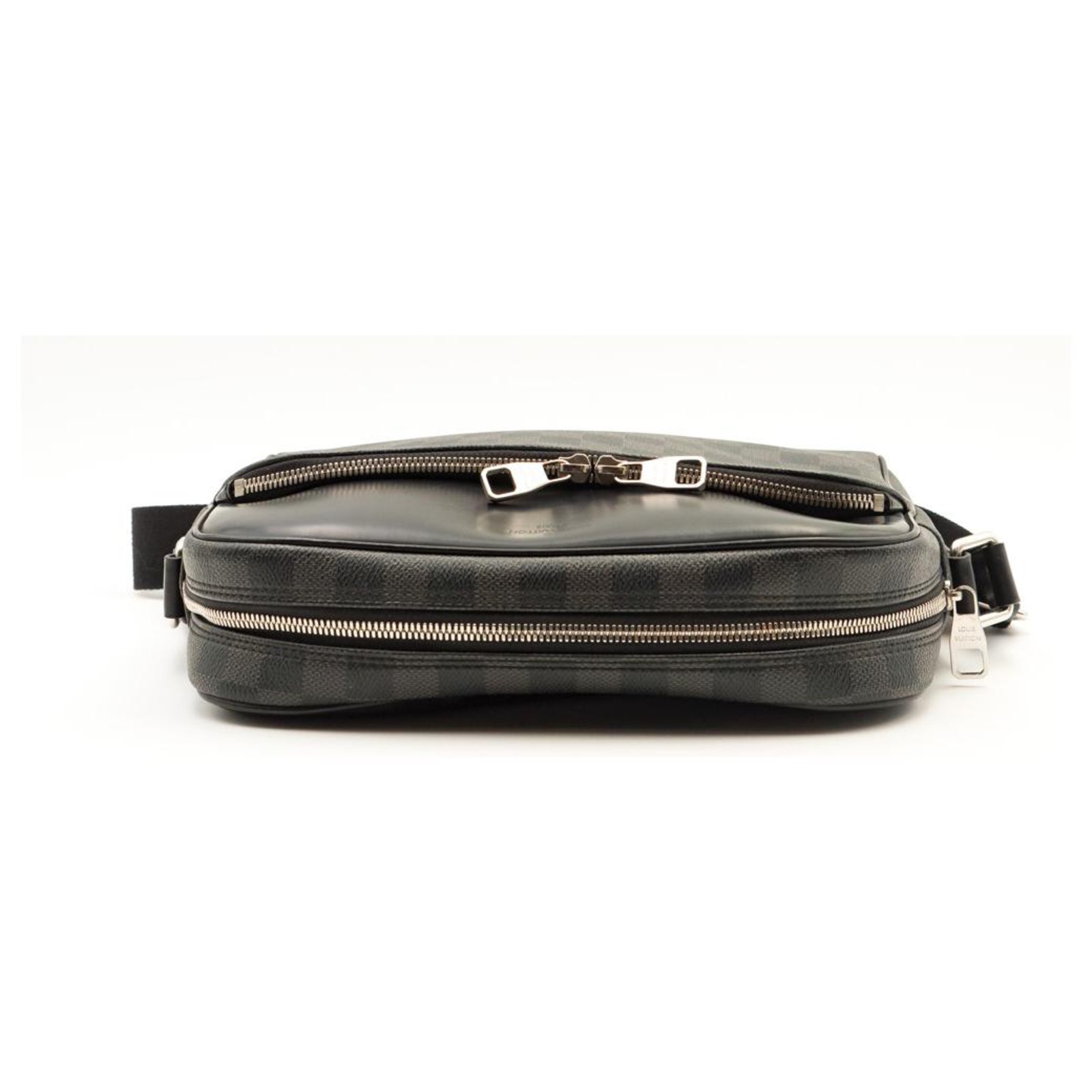Louis Vuitton Gray checkerboard sling bag Dark grey Patent leather  ref.848633 - Joli Closet