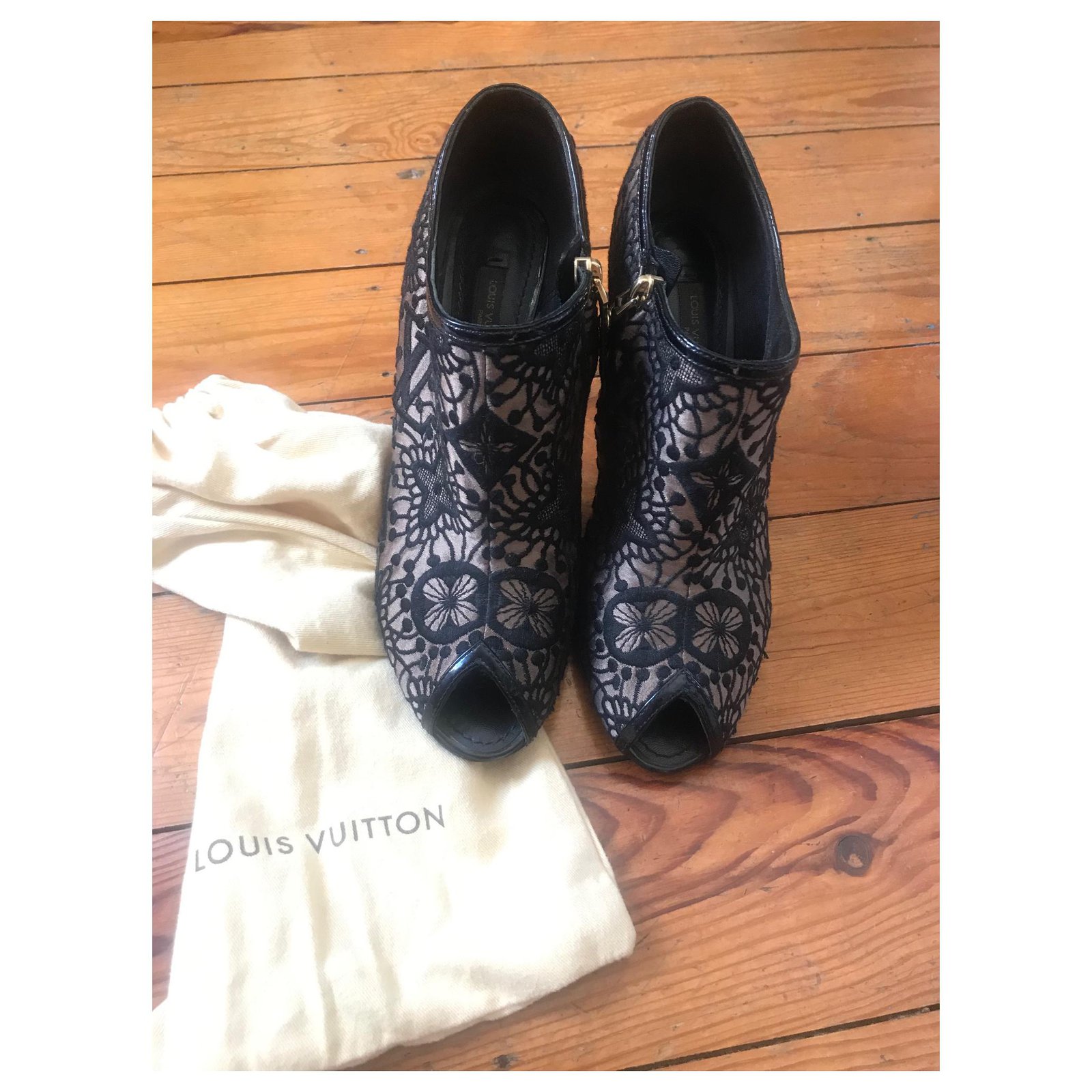 Louis Vuitton LV Ankle boots open toe Black Silk ref.156605 - Joli