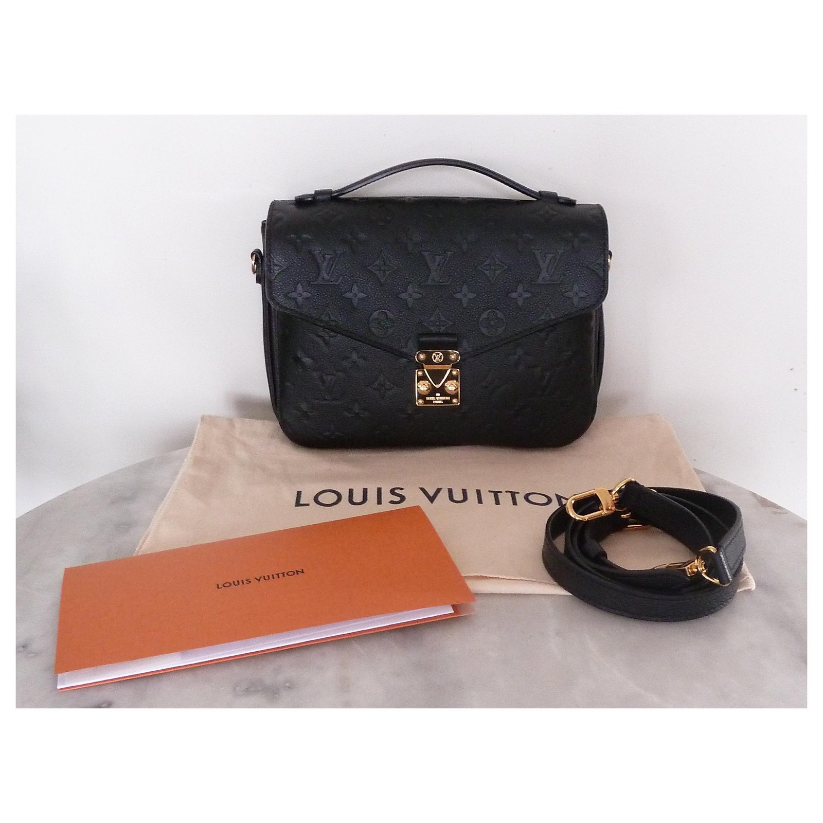Metis Louis Vuitton Tasche Métis Leder Clutch Leather Monogram Schwarz  ref.156687 - Joli Closet
