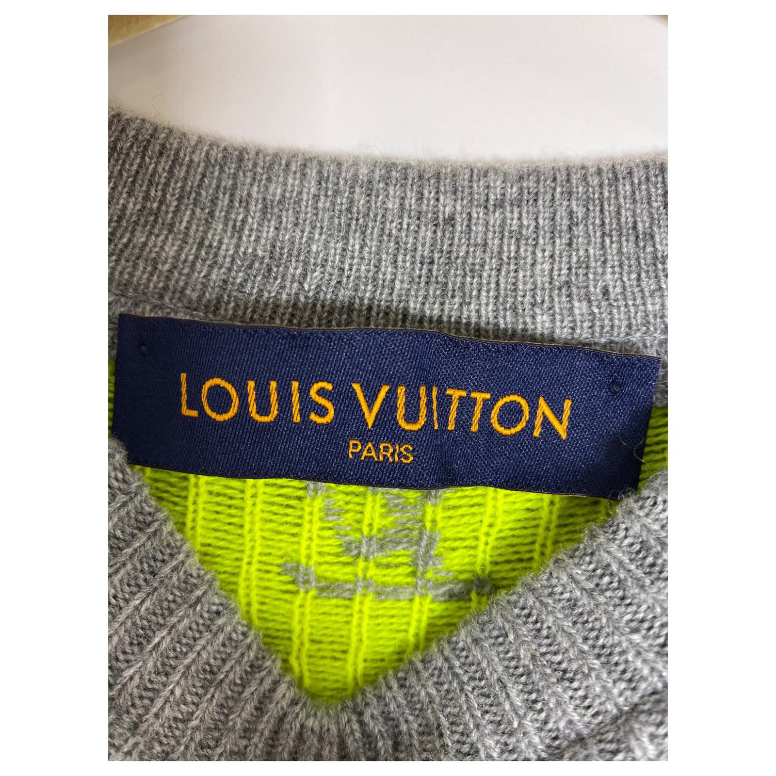 Fleur Louis Vuitton Or jaune Doré ref.905203 - Joli Closet